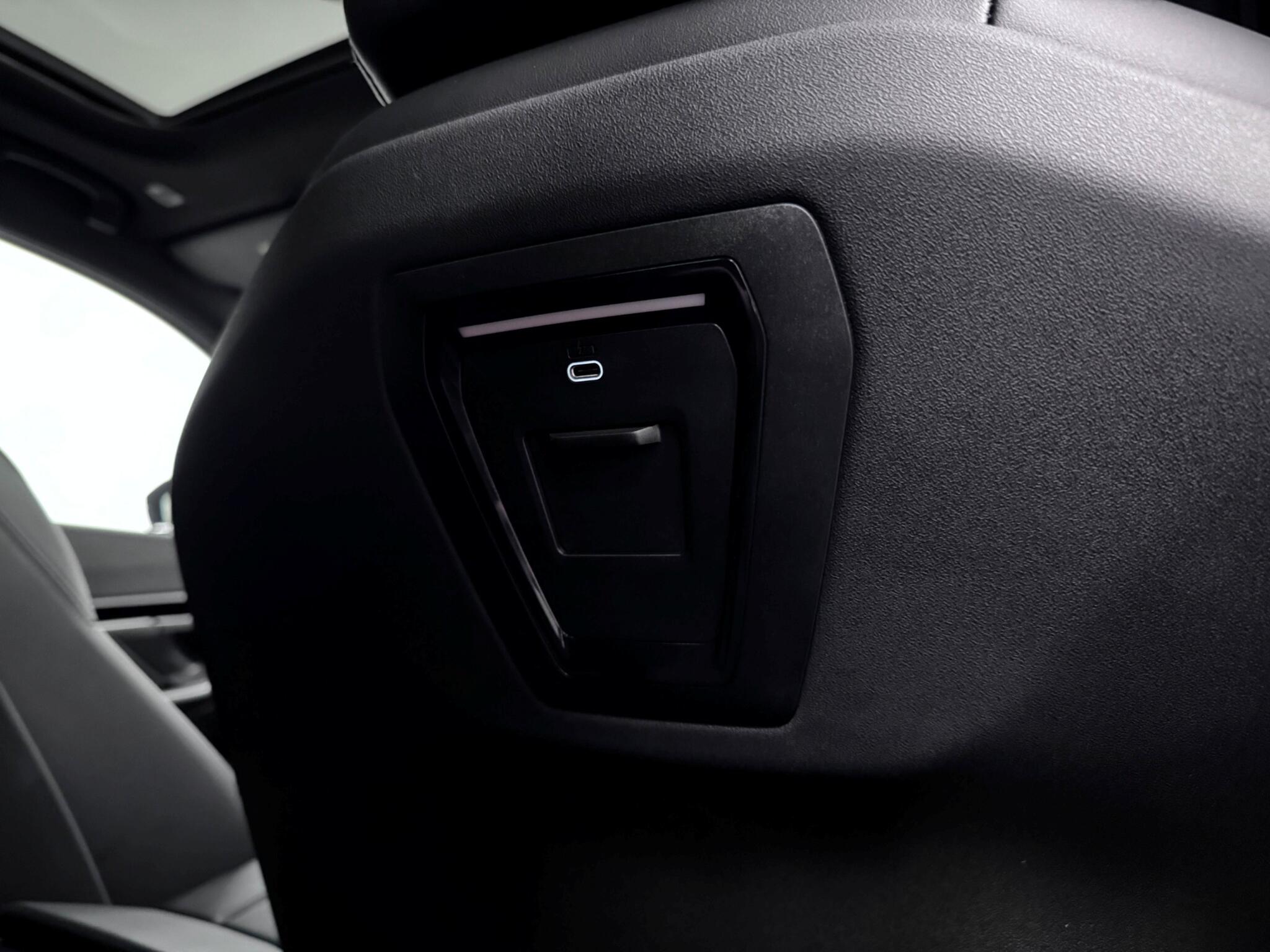 BMW 5 Series view 21