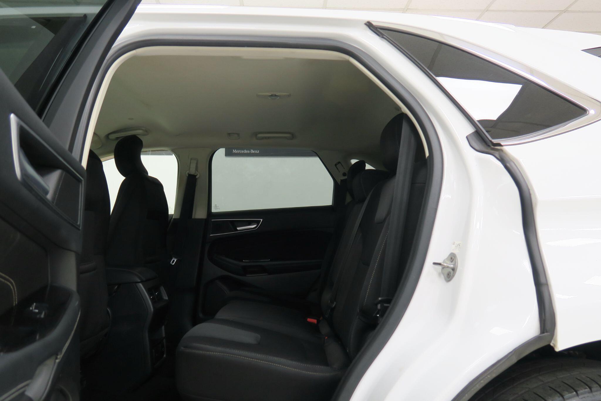 Ford Edge view 11