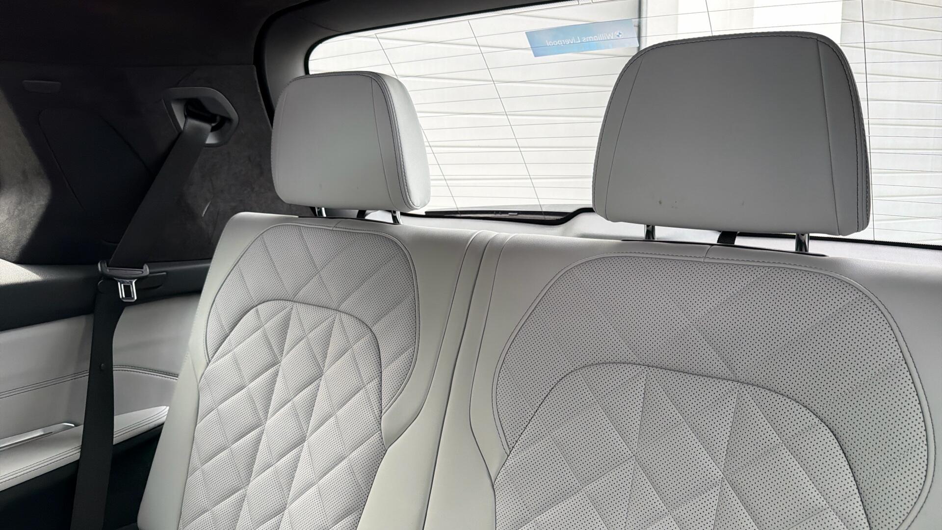 BMW X7 view 48
