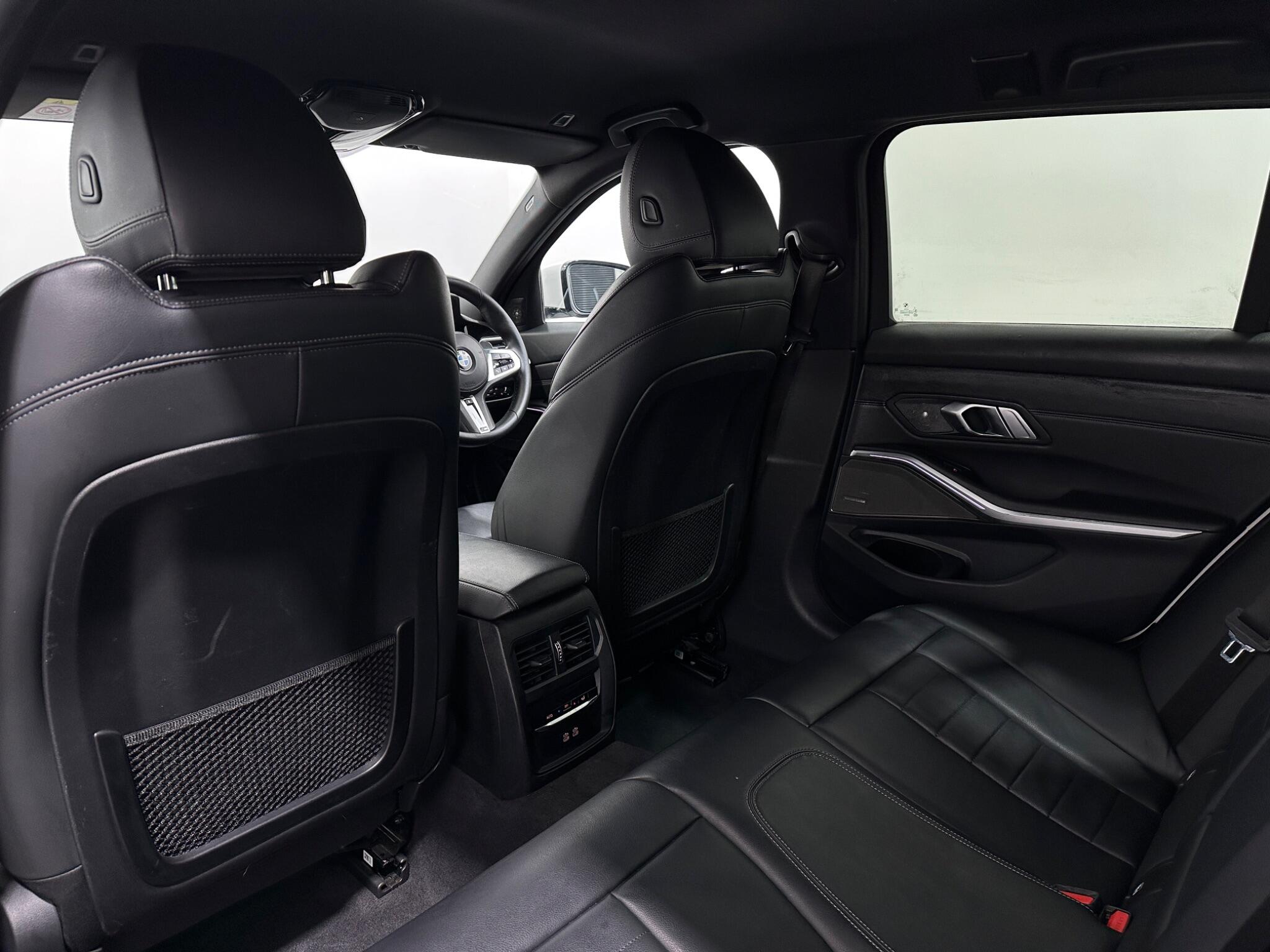 BMW 3 Series view 39