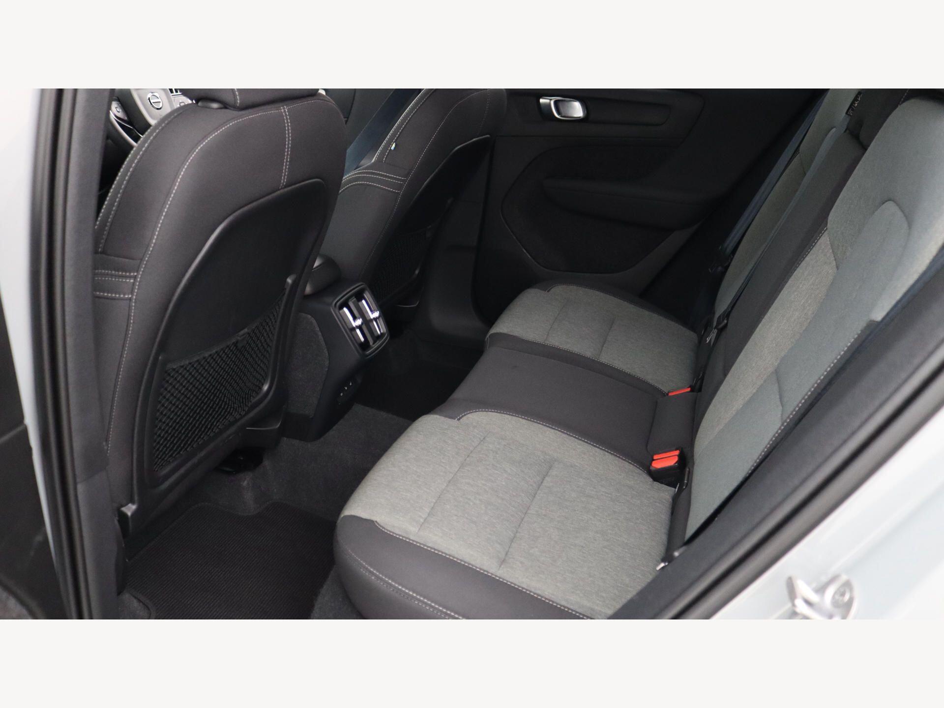 Volvo XC40 view 29