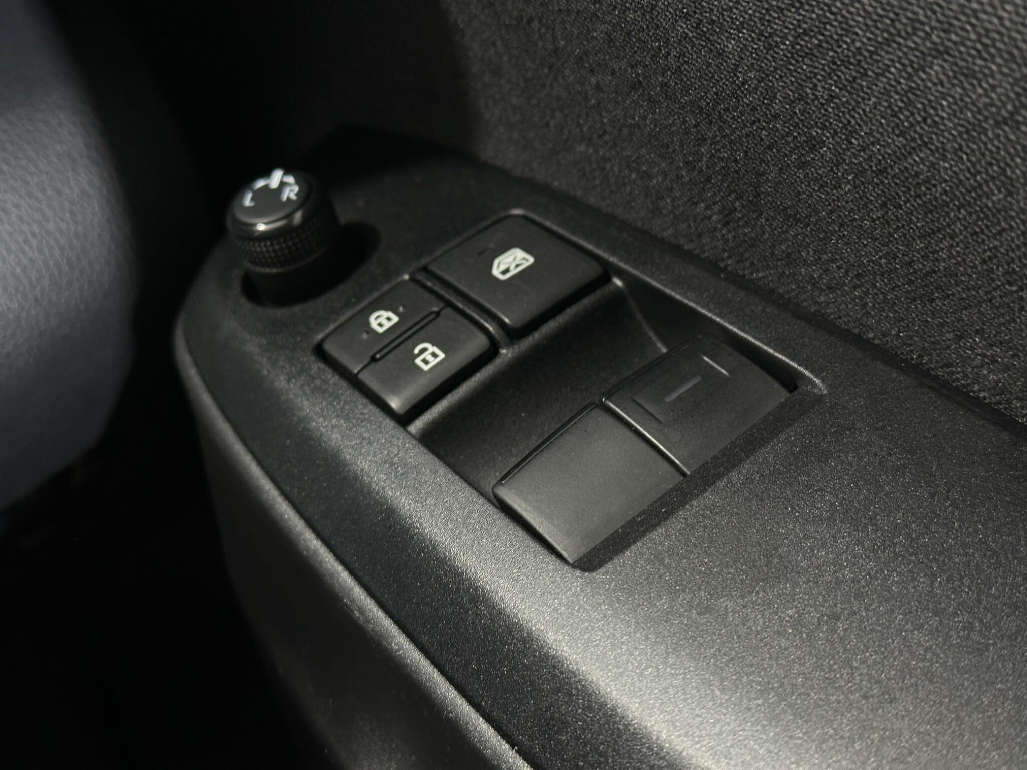 Toyota Yaris view 18