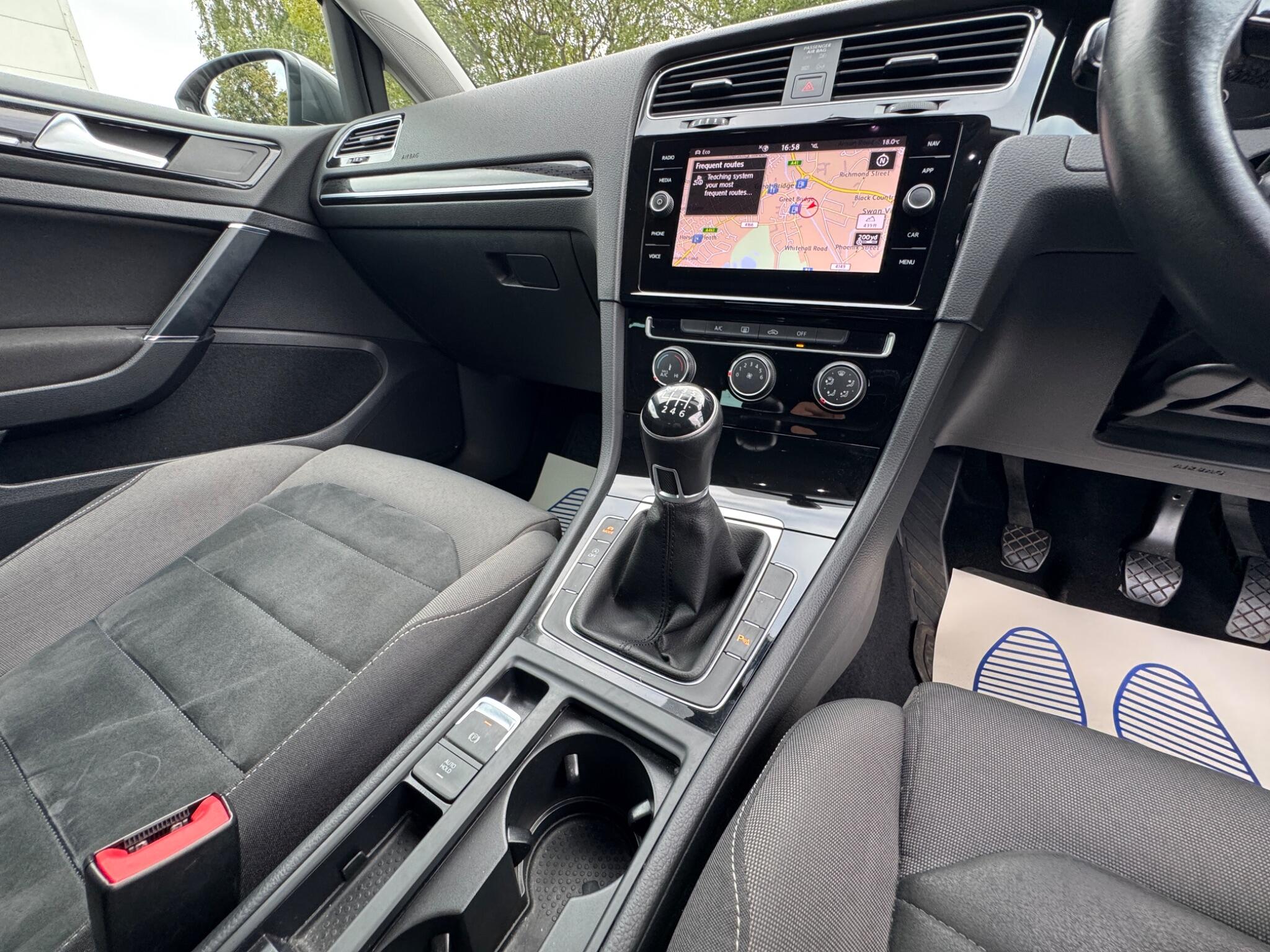 Volkswagen Golf view 42
