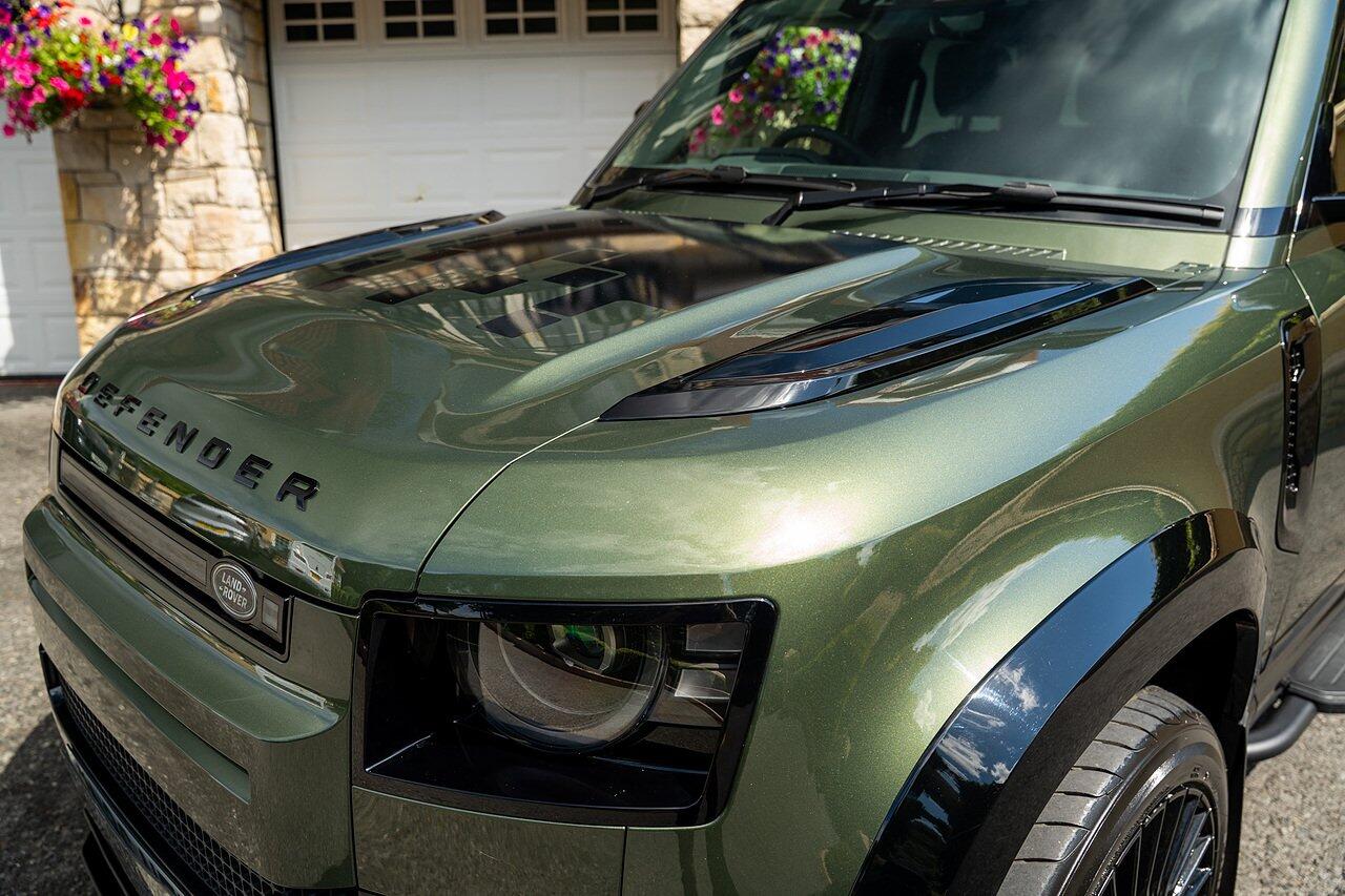 Land Rover Defender view 39
