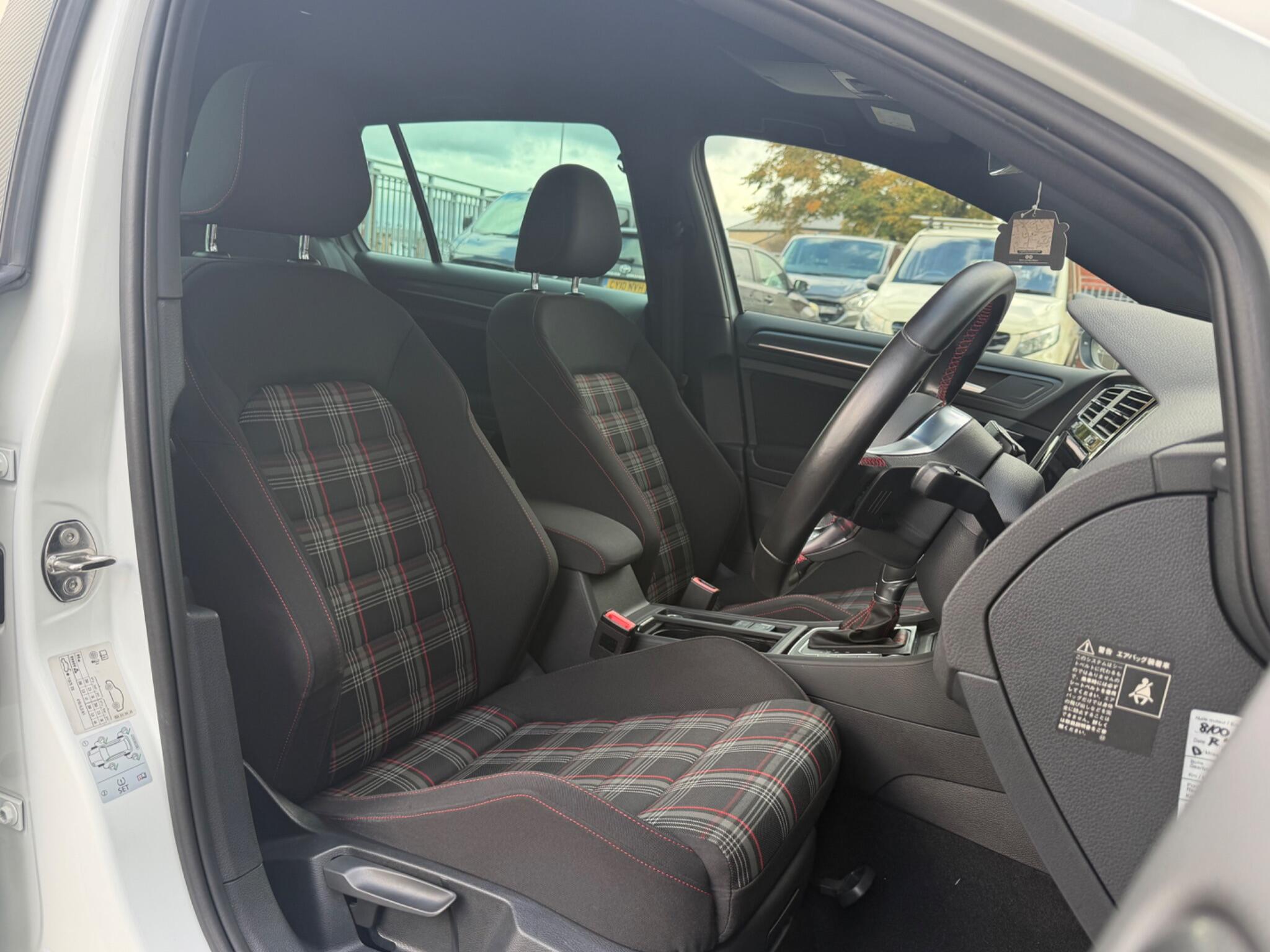 Volkswagen Golf view 13