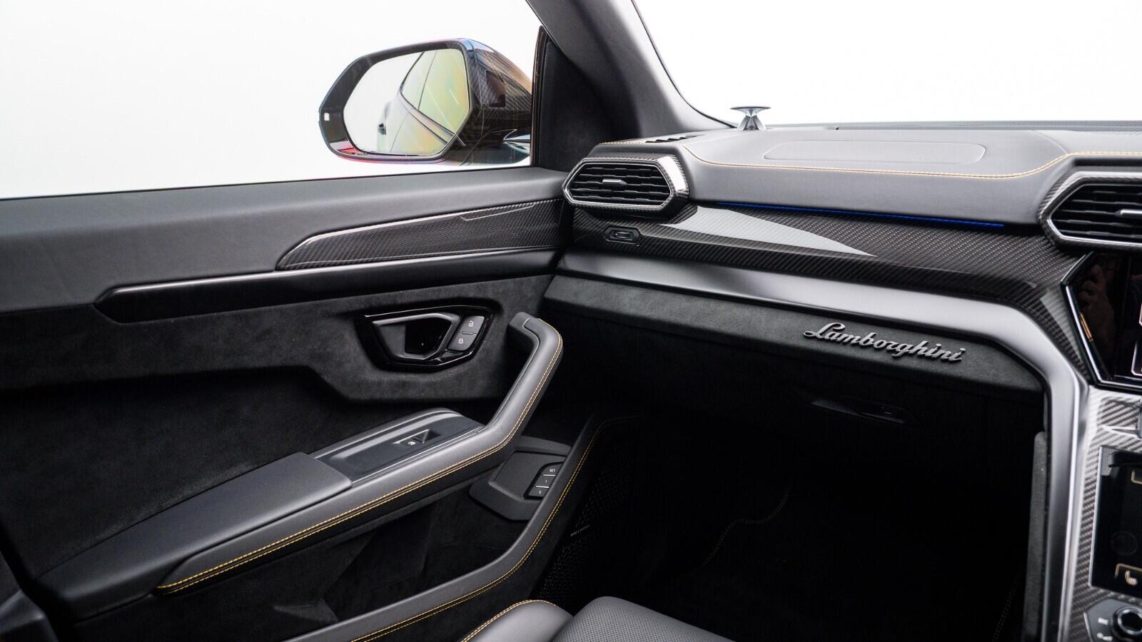 Lamborghini Urus view 22