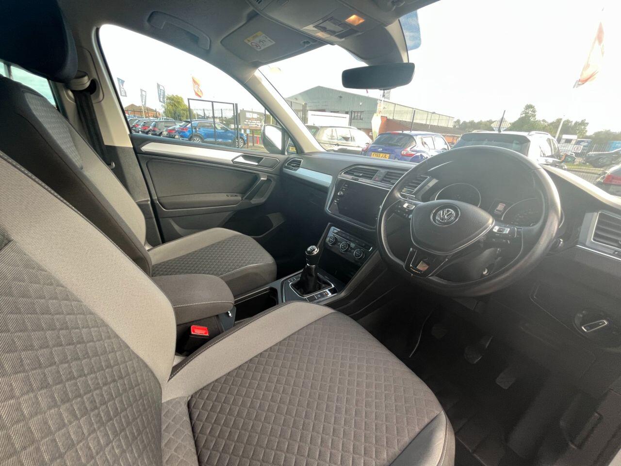 Volkswagen Tiguan view 11