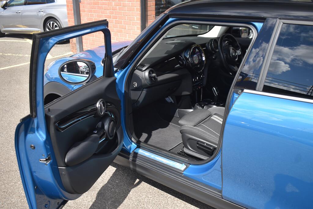 Mini Cooper view 37