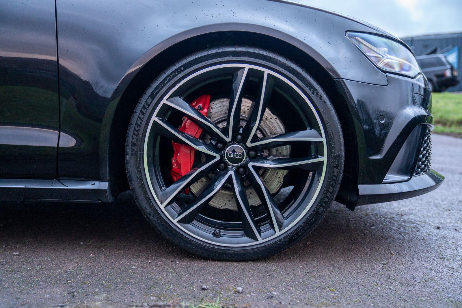 Audi RS6 Avant view 12