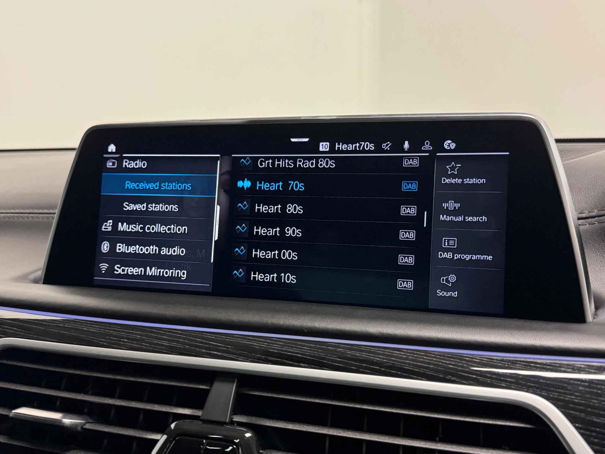 BMW 7 Series view 42