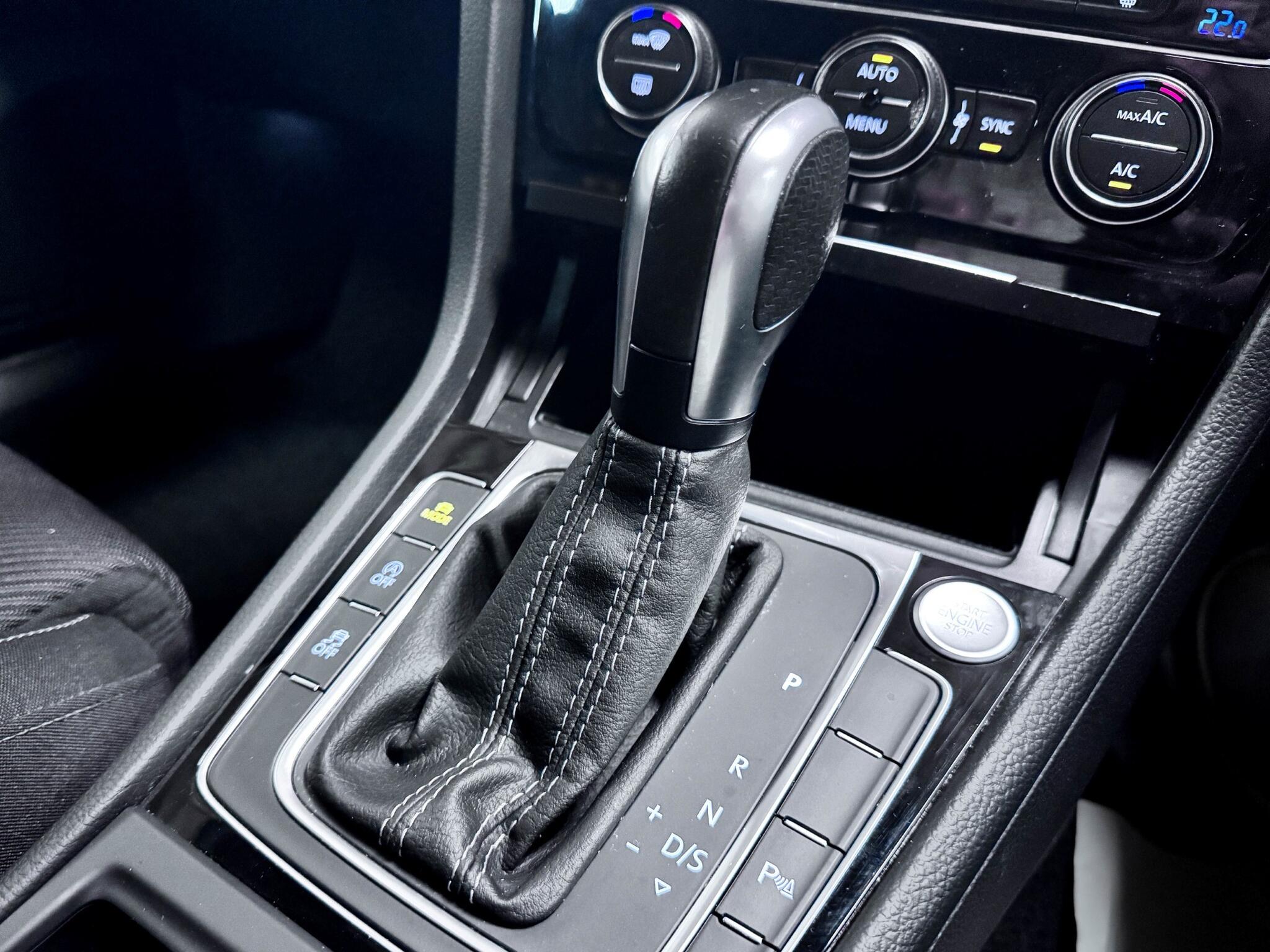 Volkswagen Golf view 30