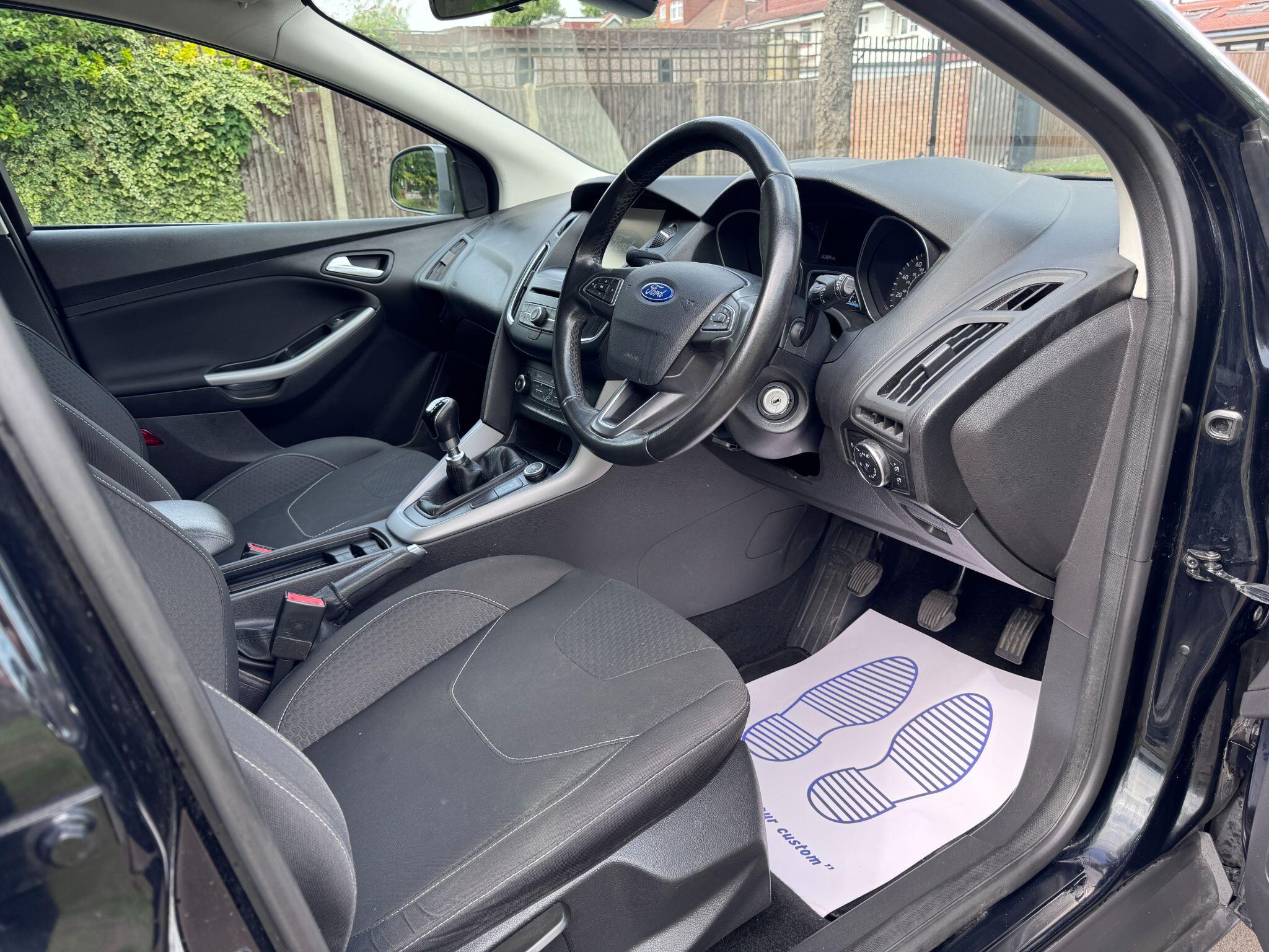2016 Ford Focus image 14