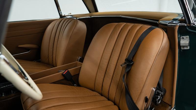 Mercedes-Benz SL view 22