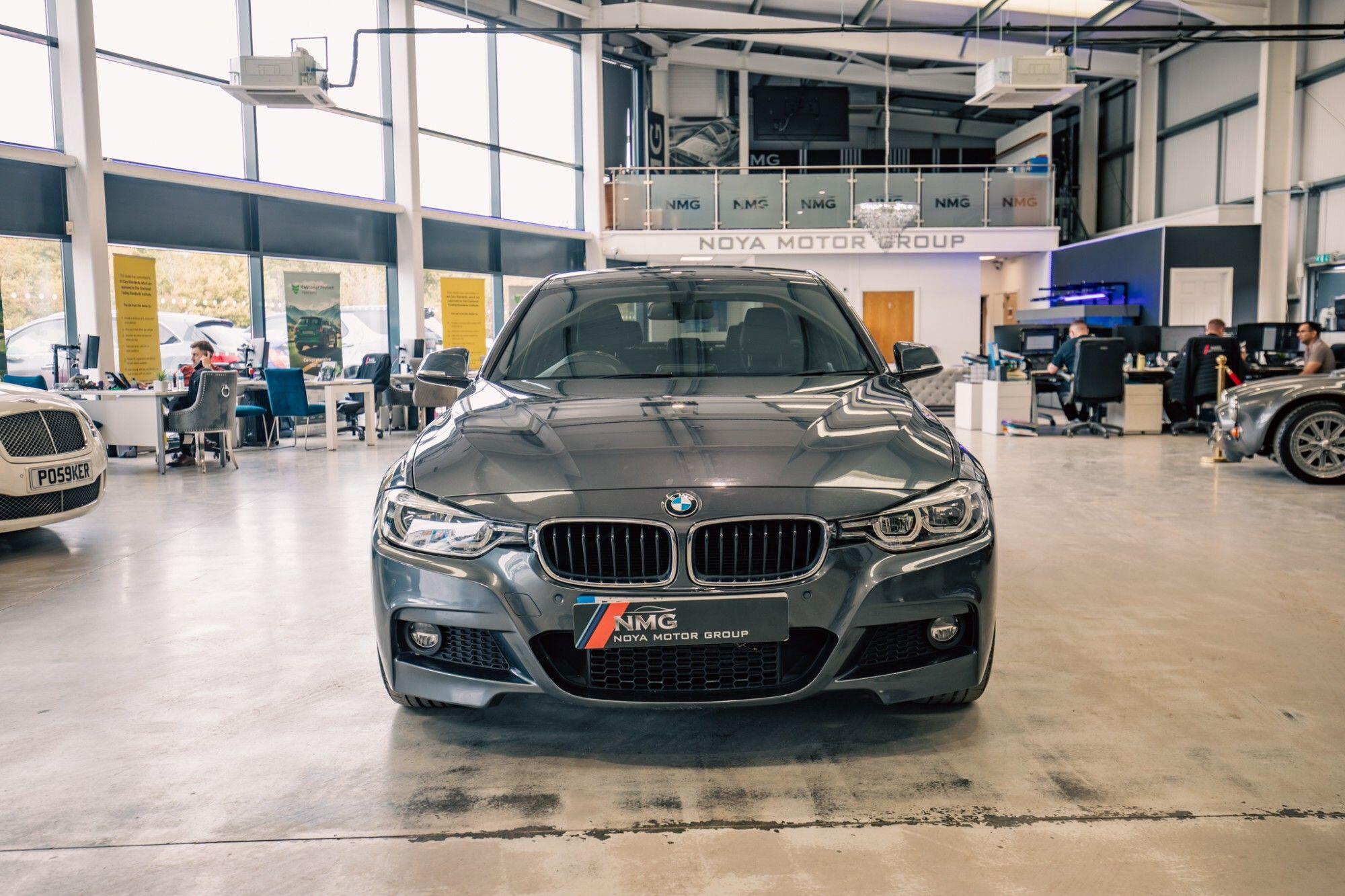 BMW 3 Series view 25