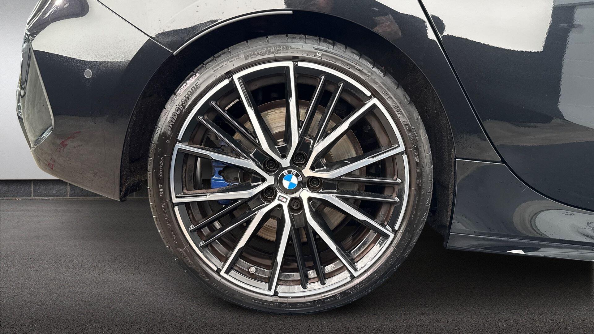 BMW 1 Series view 14
