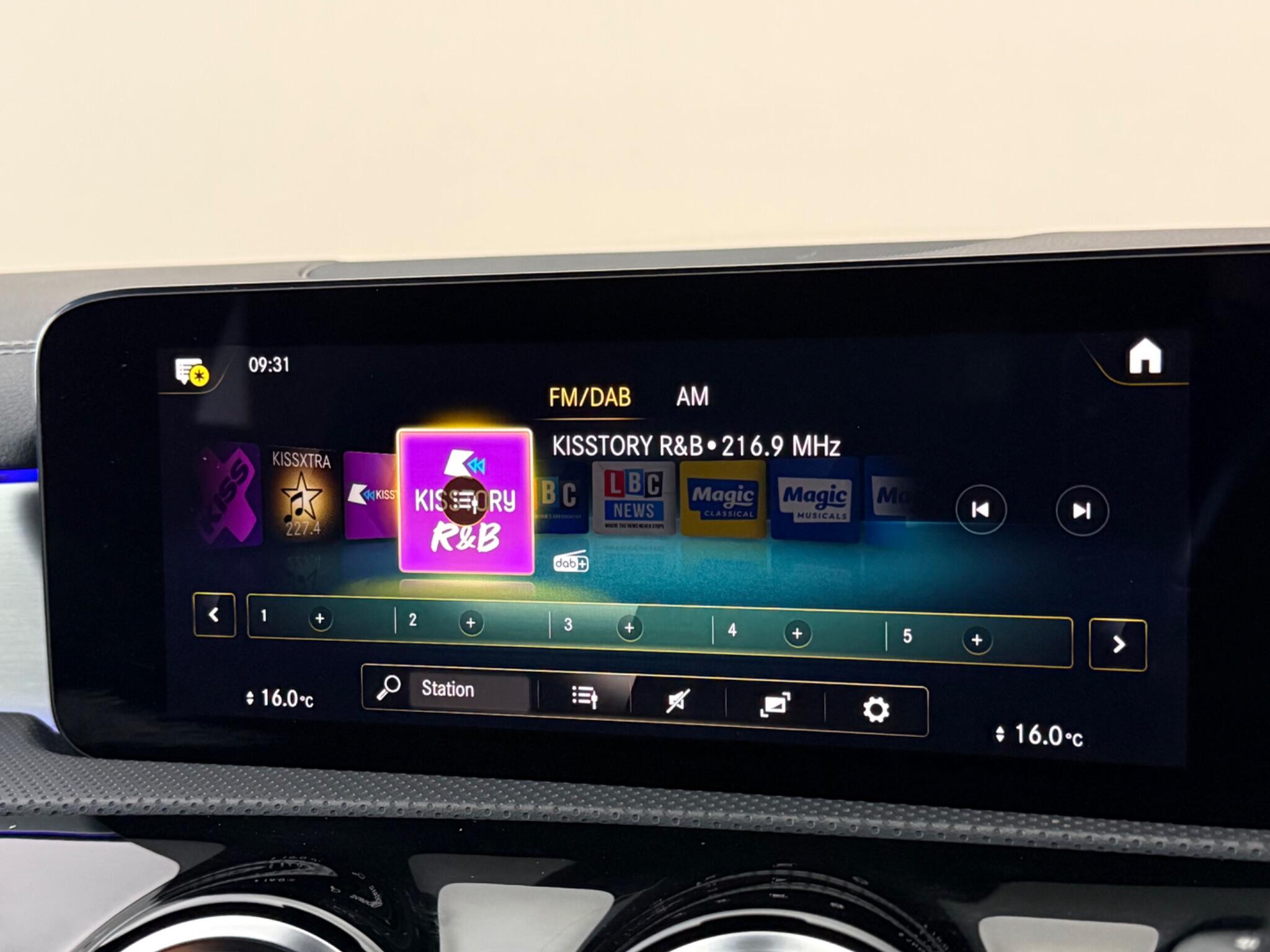 Mercedes-Benz CLA view 27