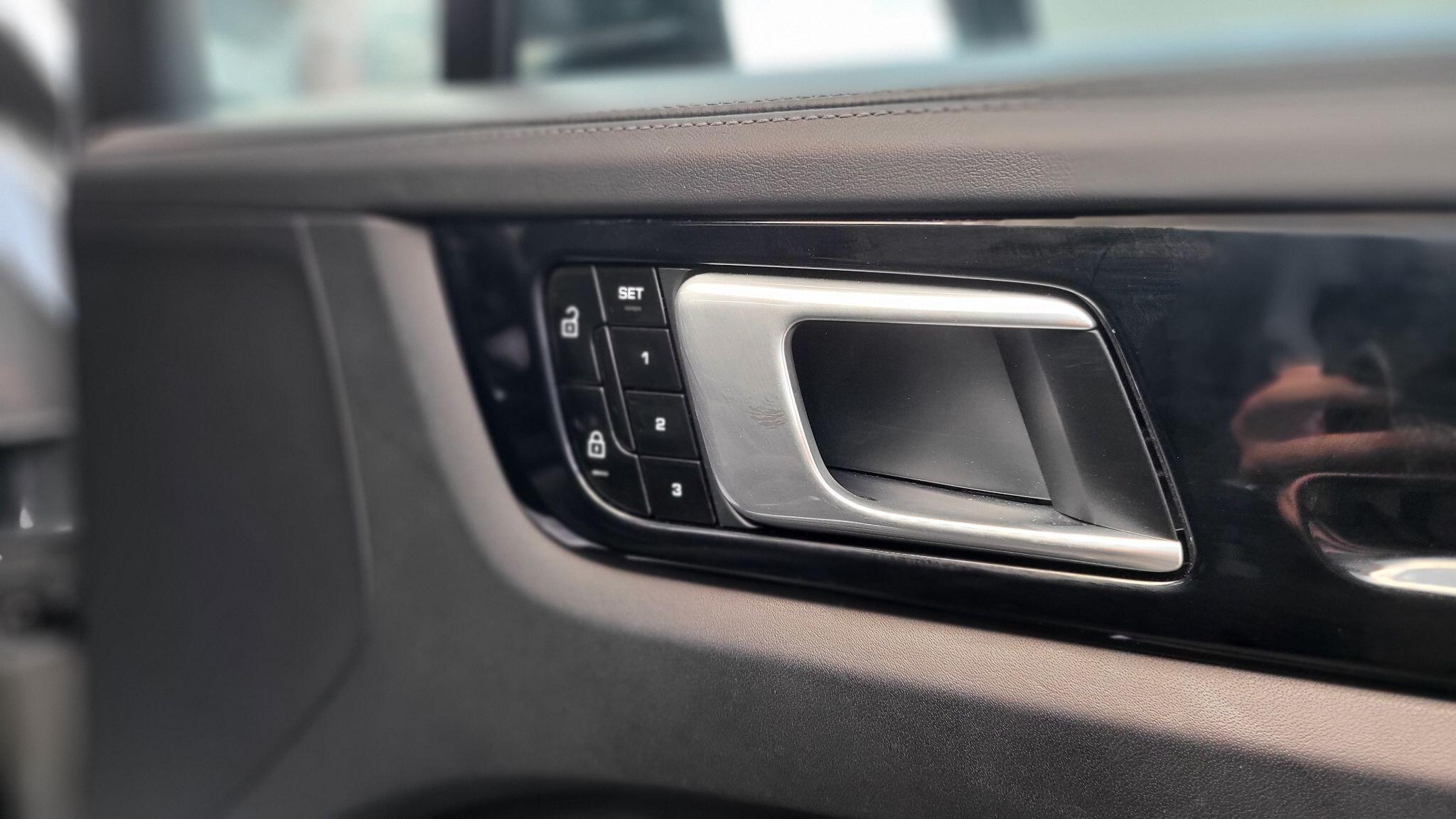 Porsche Cayenne view 24