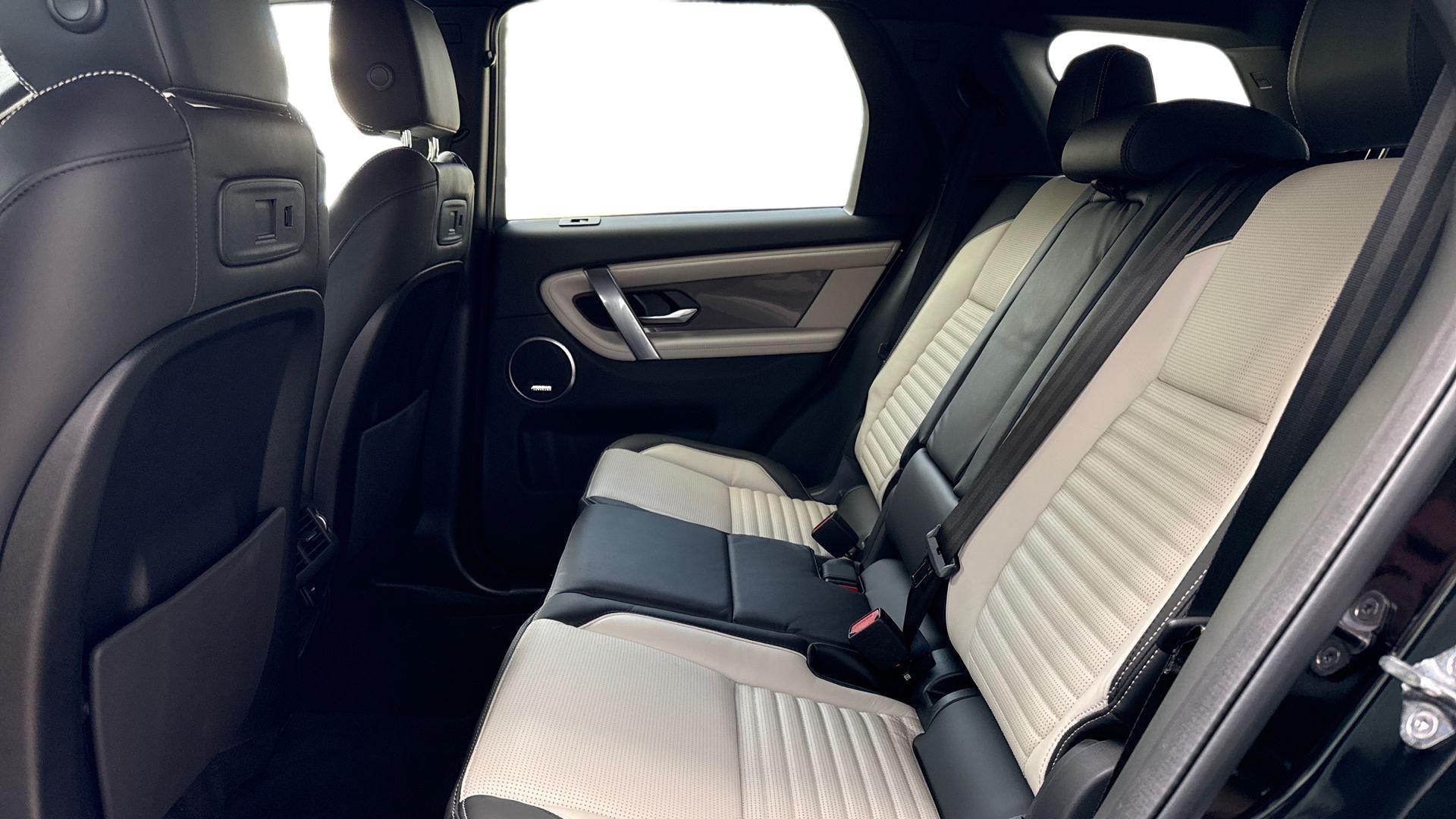 Land Rover Discovery Sport view 4