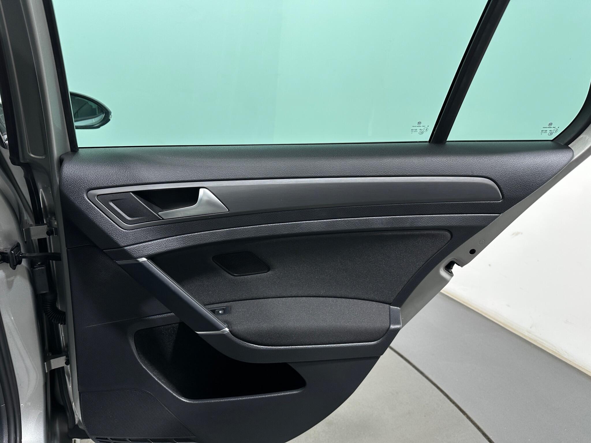 Volkswagen Golf view 43