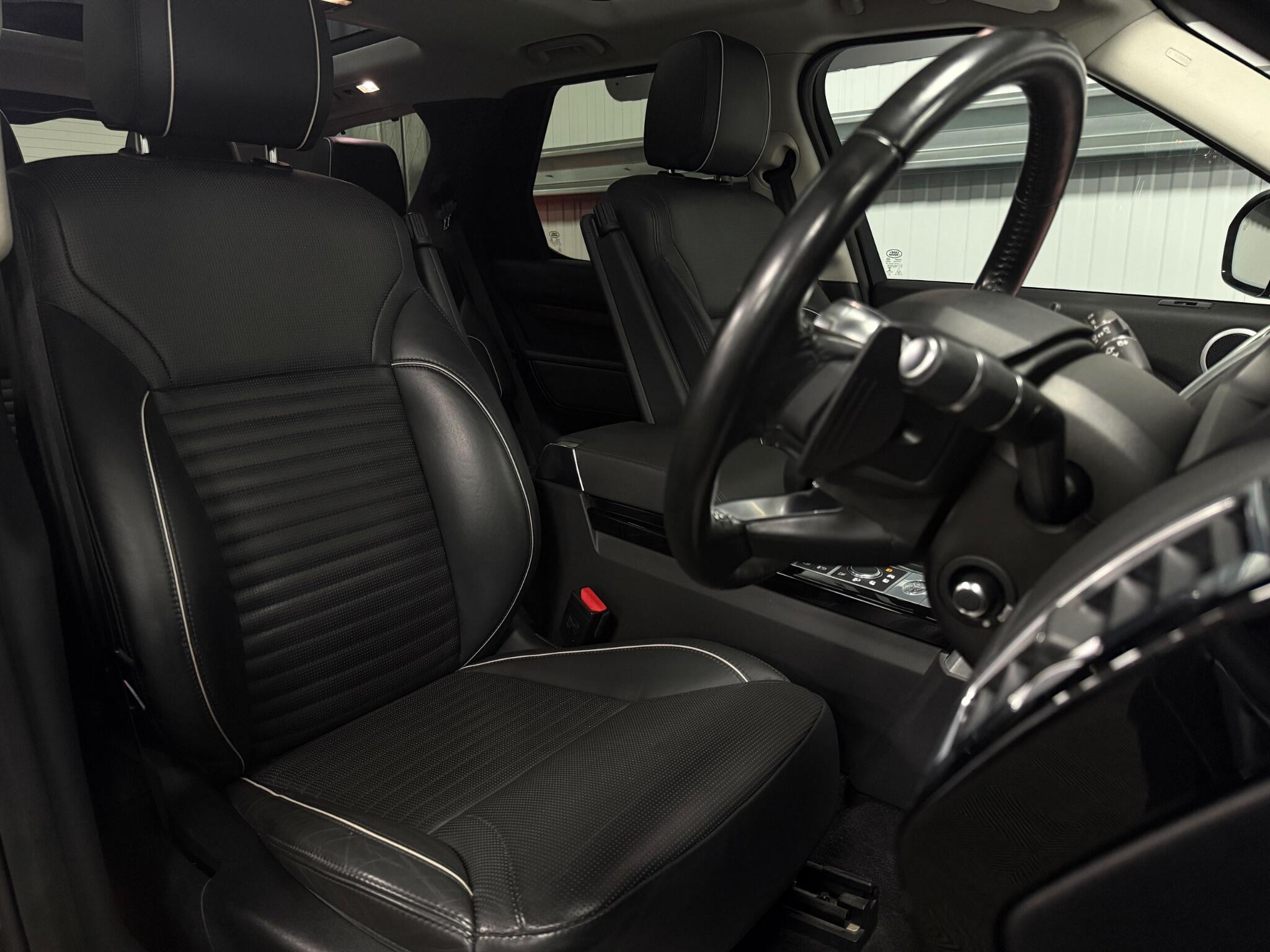 Land Rover Discovery view 16