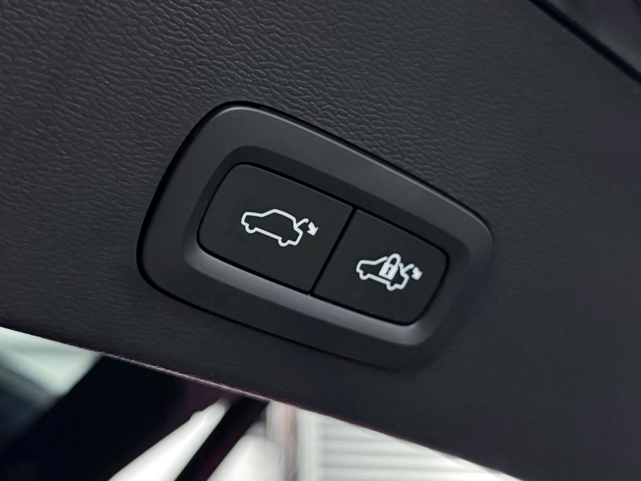 Volvo XC40 view 8