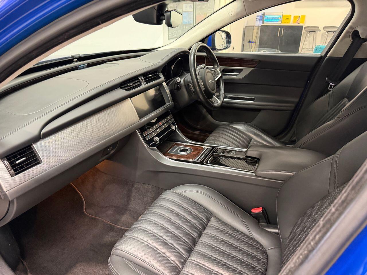 Jaguar XF view 30