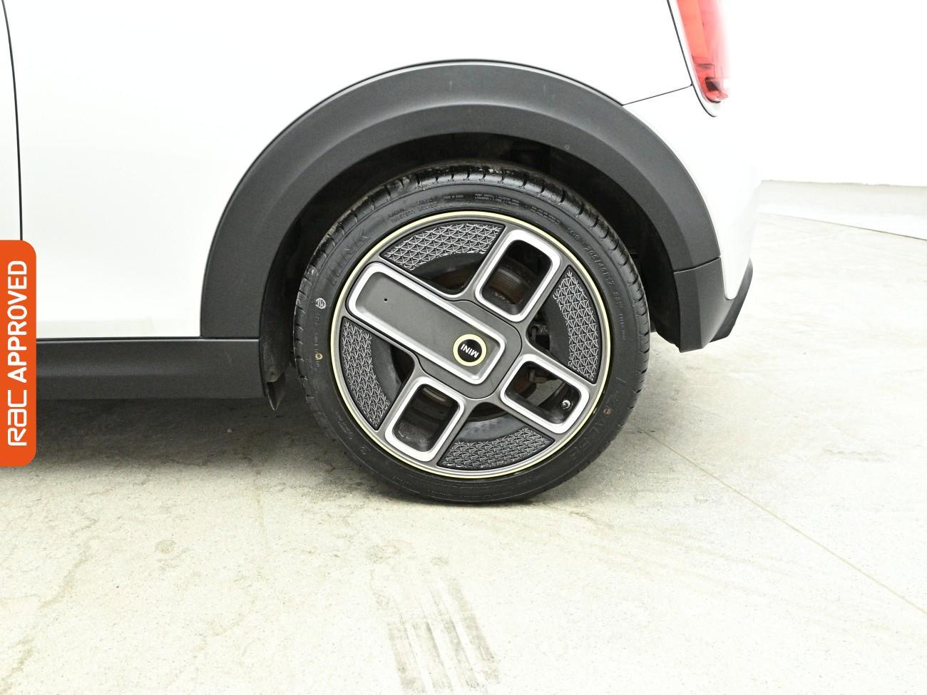 Mini Hatch view 26