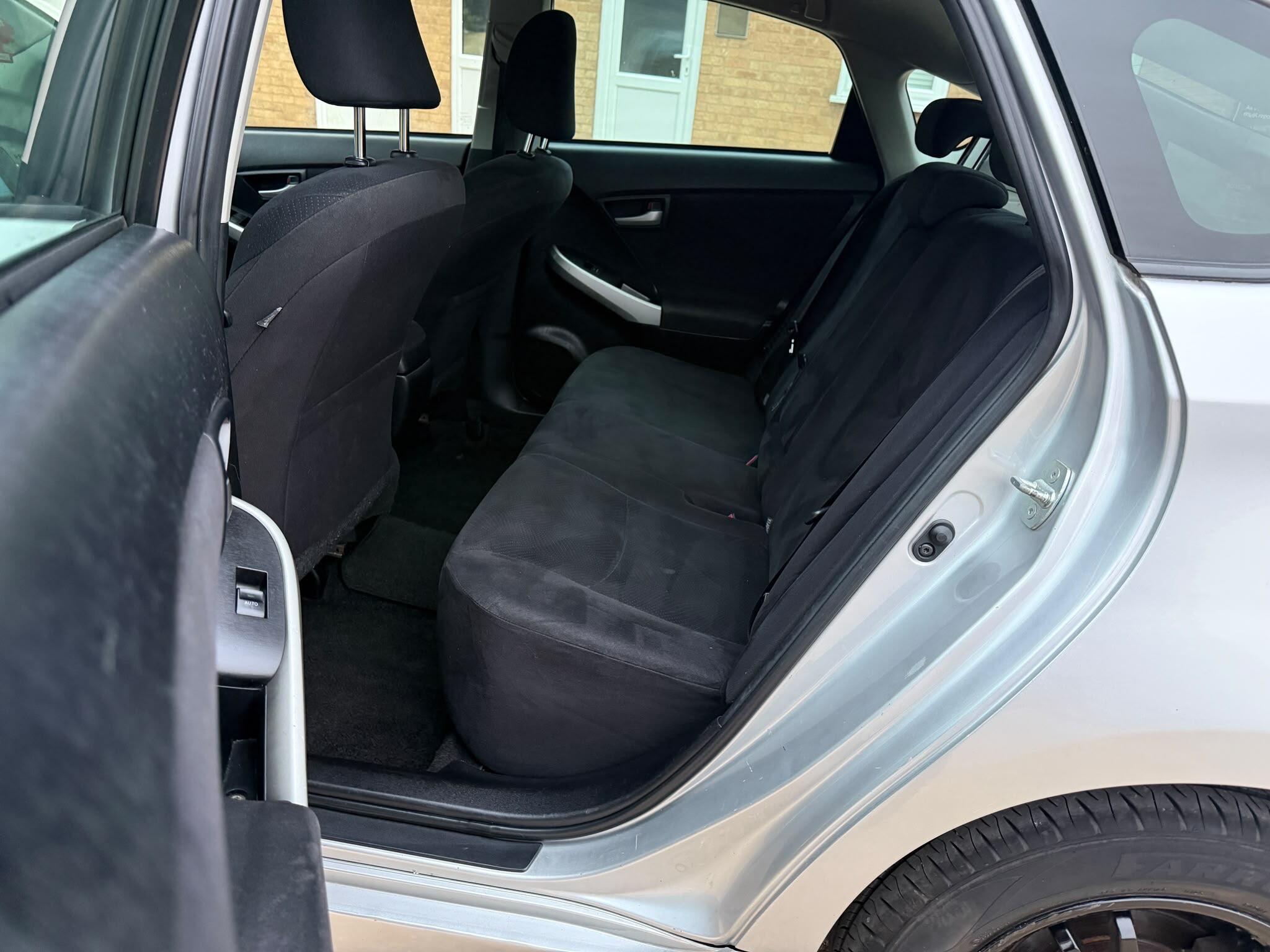 Toyota Prius view 4