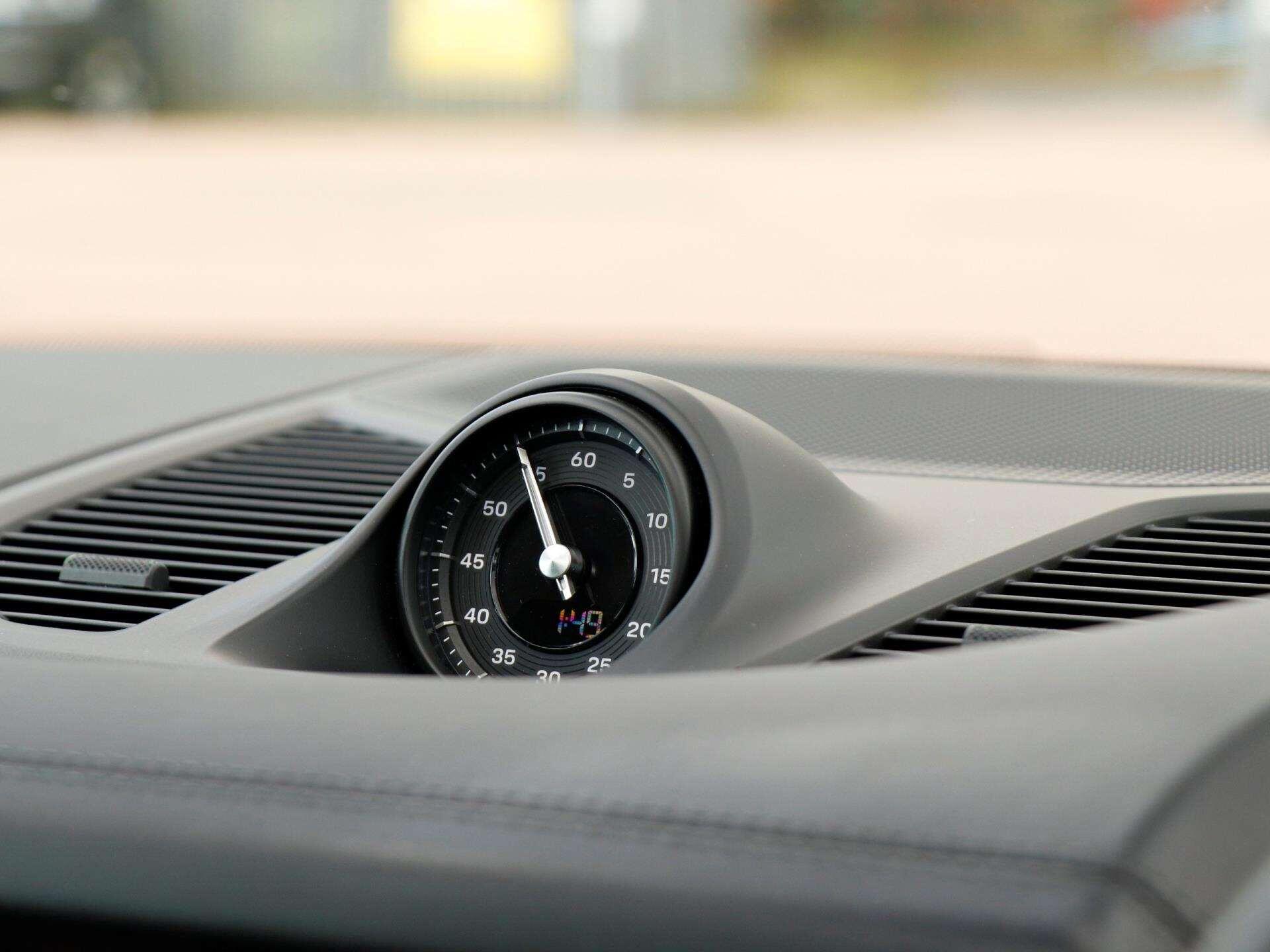Porsche Cayenne view 14