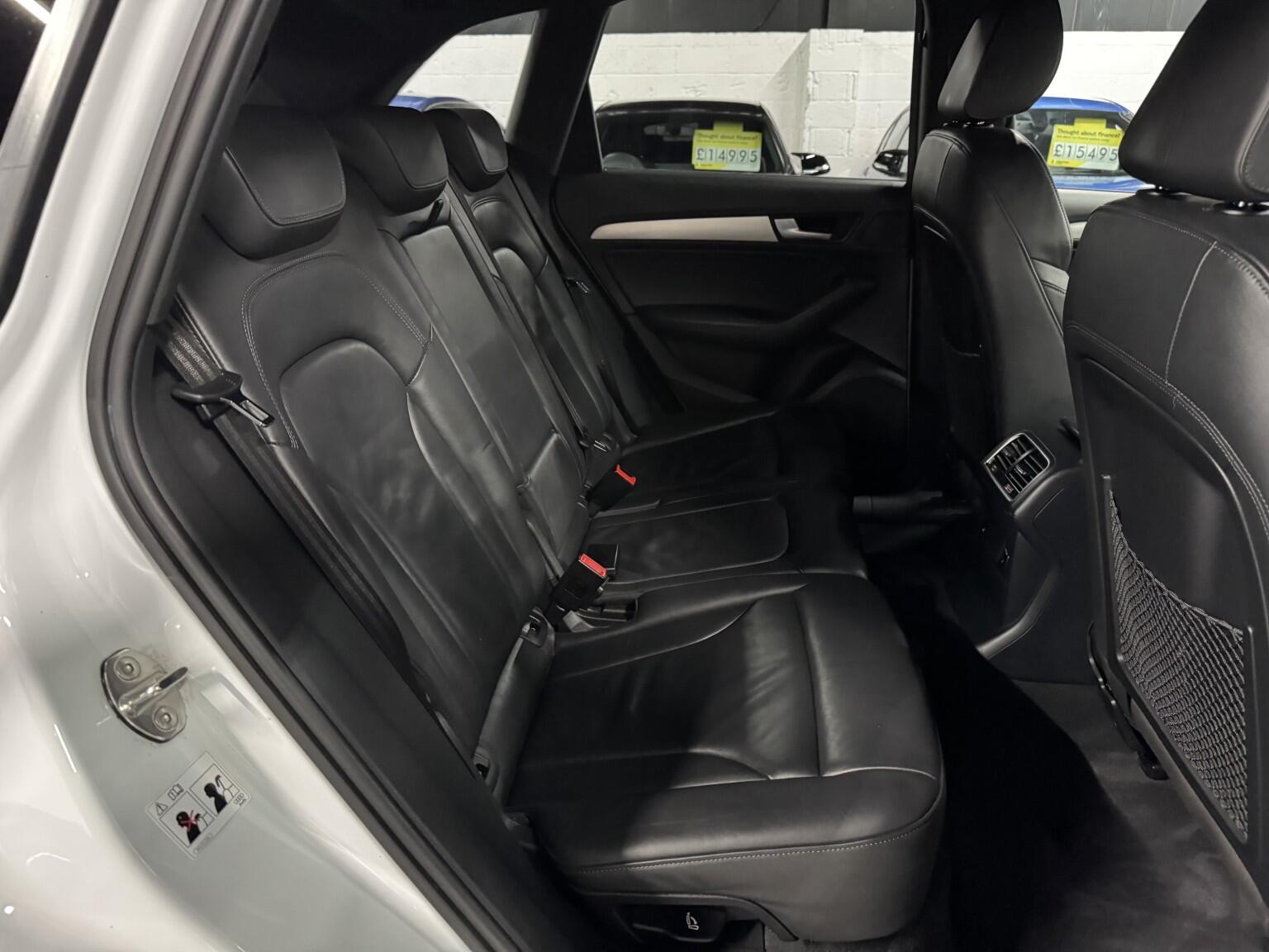 Audi Q5 view 12