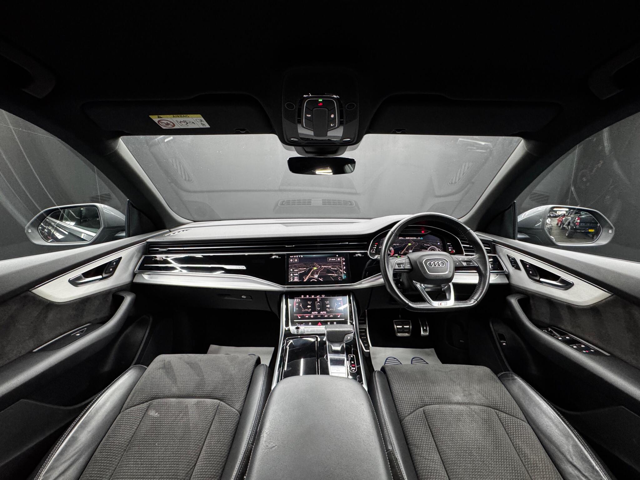 Audi Q8 view 17