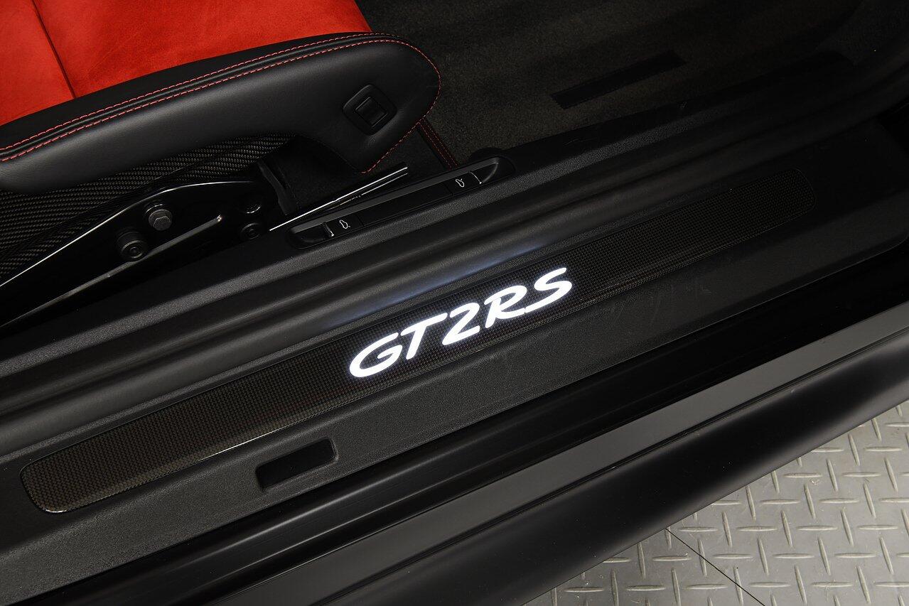 Porsche 911 view 29