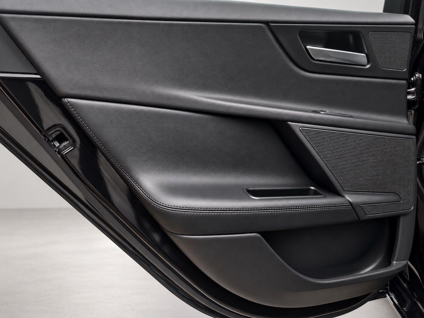 Jaguar Xe view 30