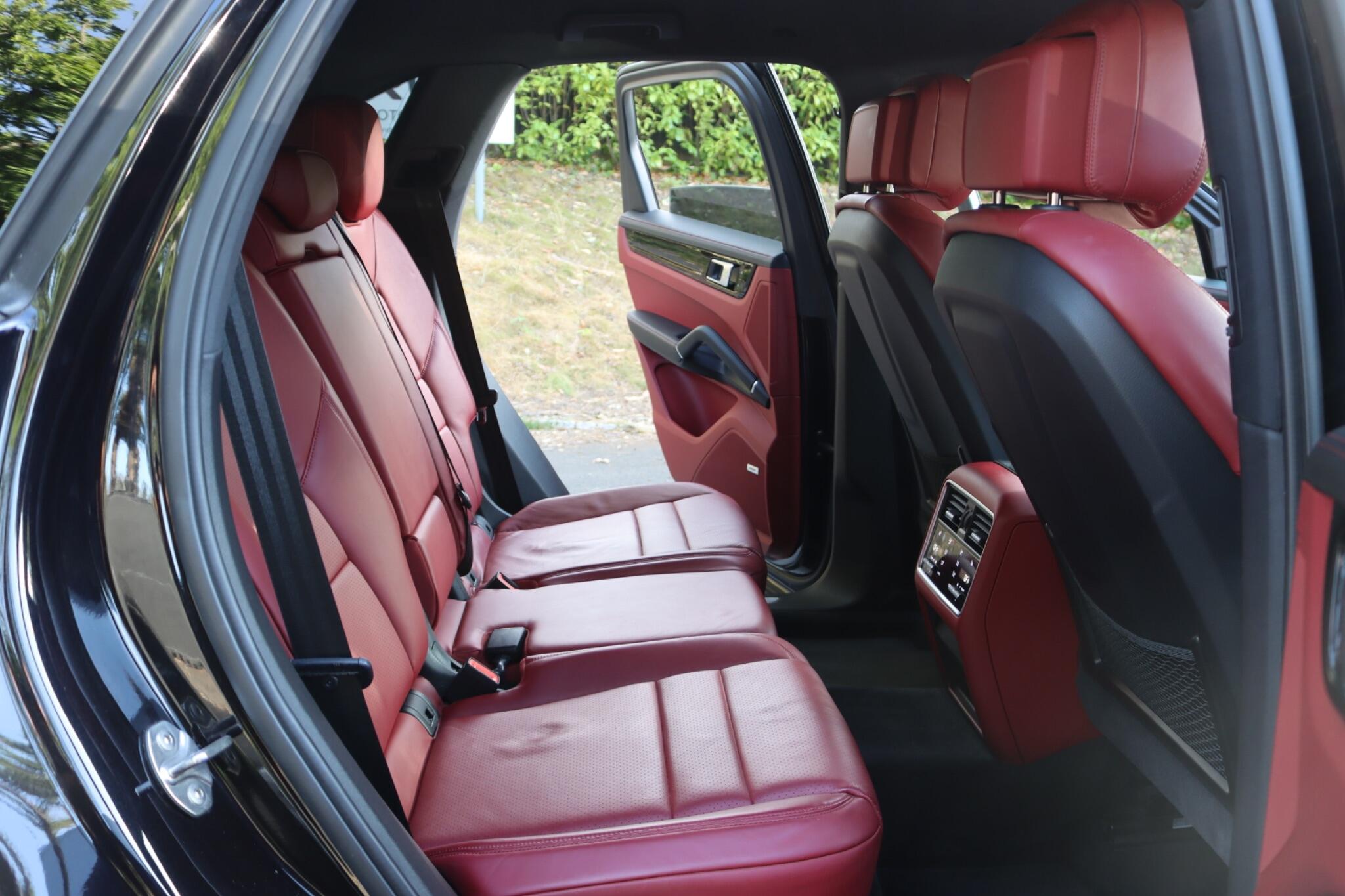 Porsche Cayenne view 38