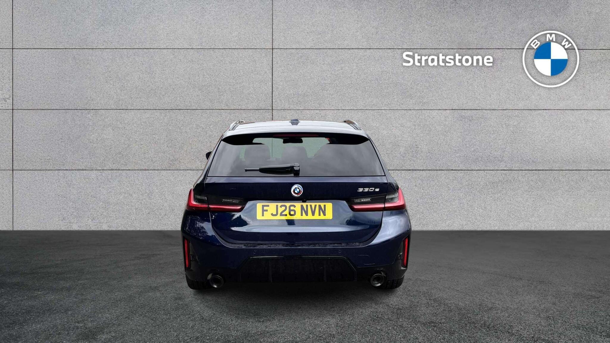 BMW 3 Series view 17