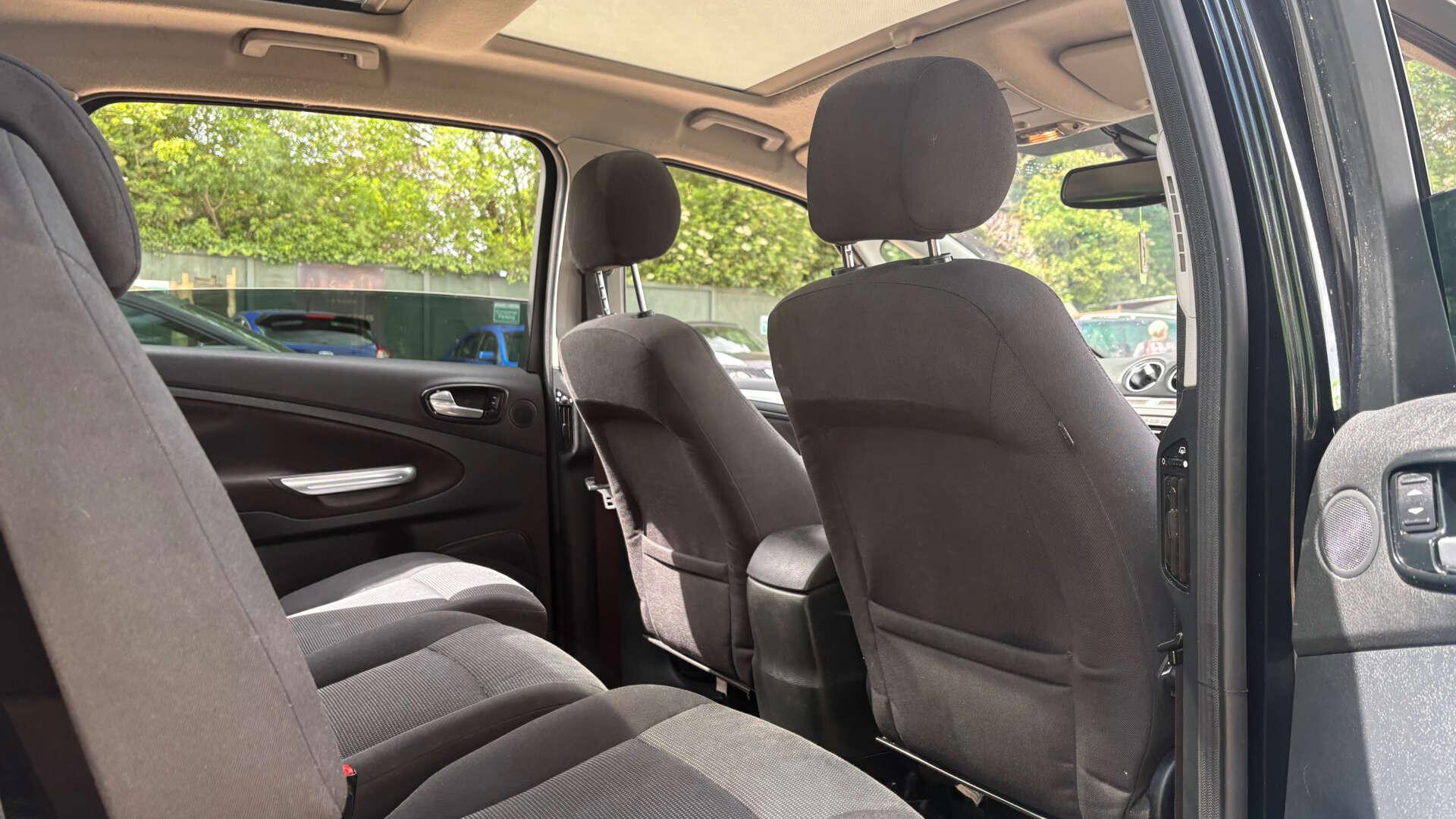 Ford S-Max view 9