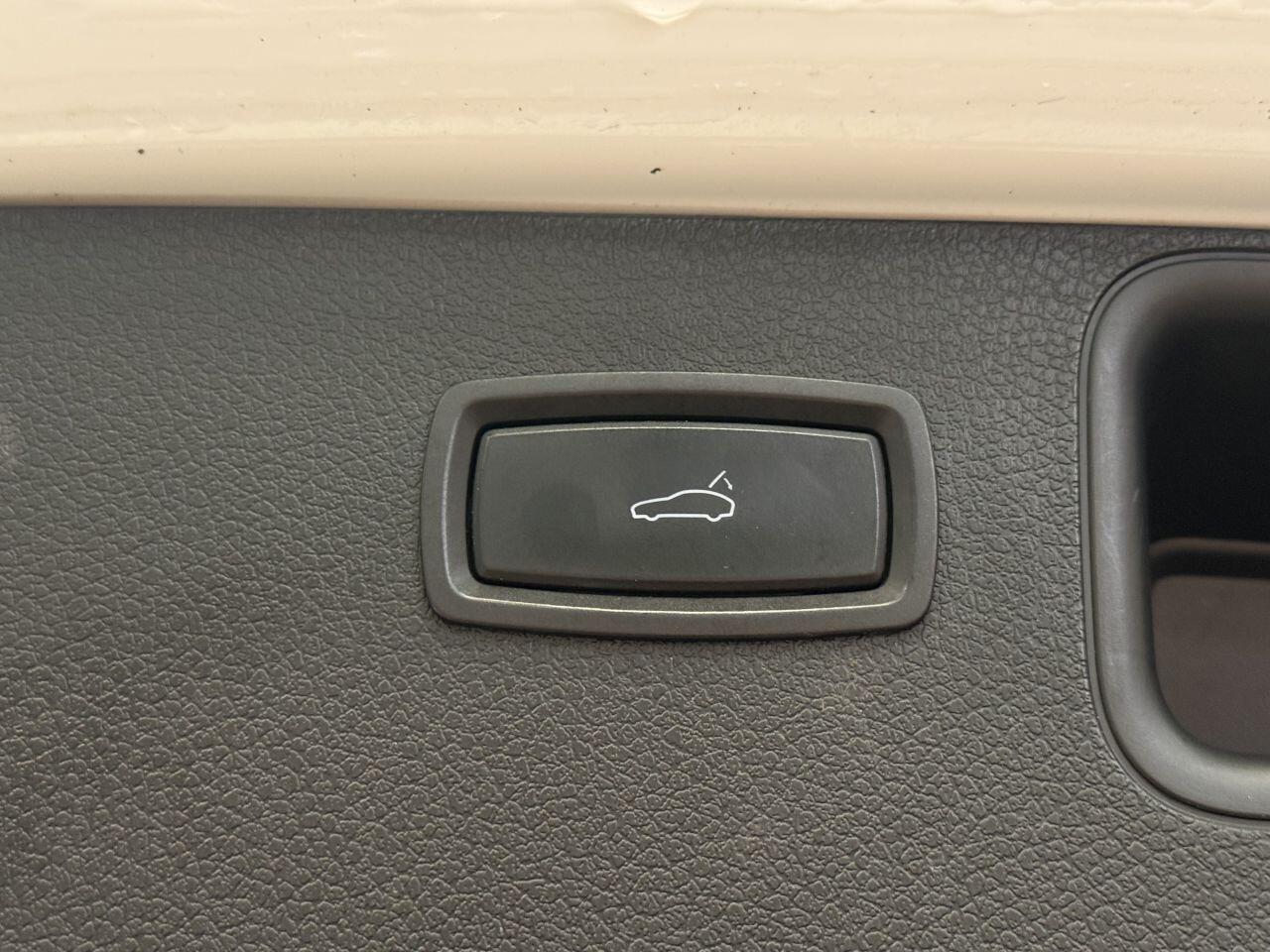 Porsche Macan view 18