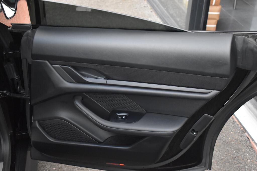 Porsche Taycan view 36
