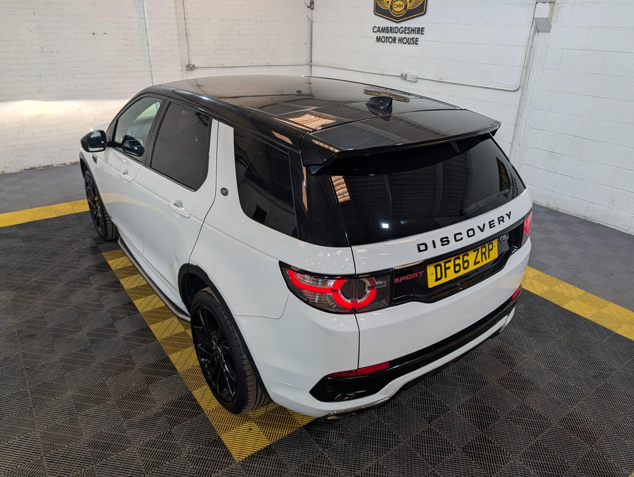 Land Rover Discovery Sport view 4