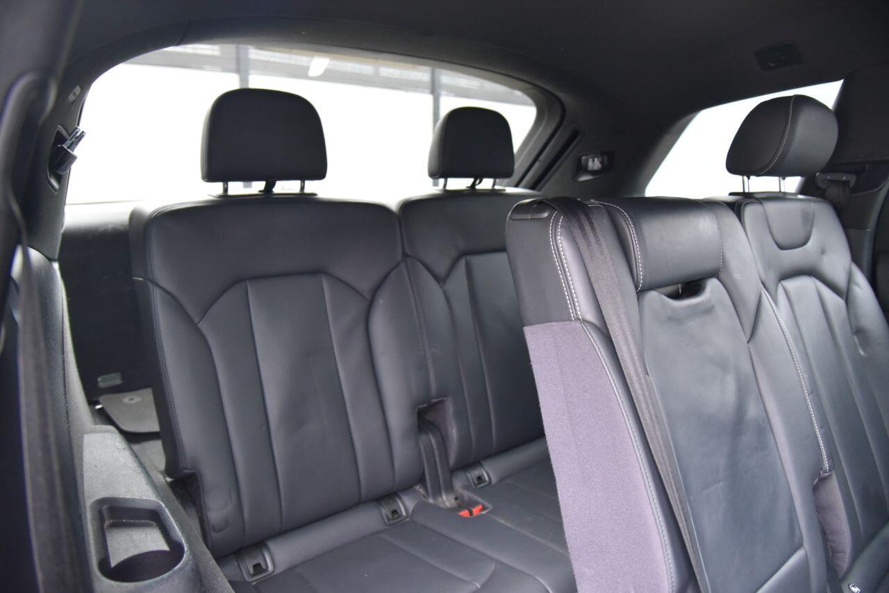 Audi Q7 view 27