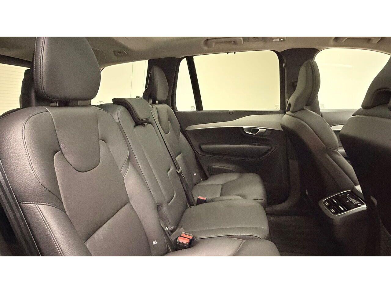 Volvo XC90 view 21