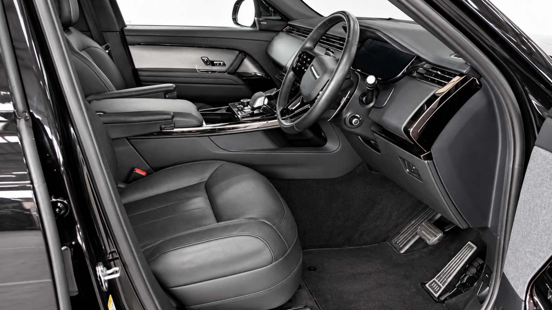 Land Rover Range Rover Sport view 2
