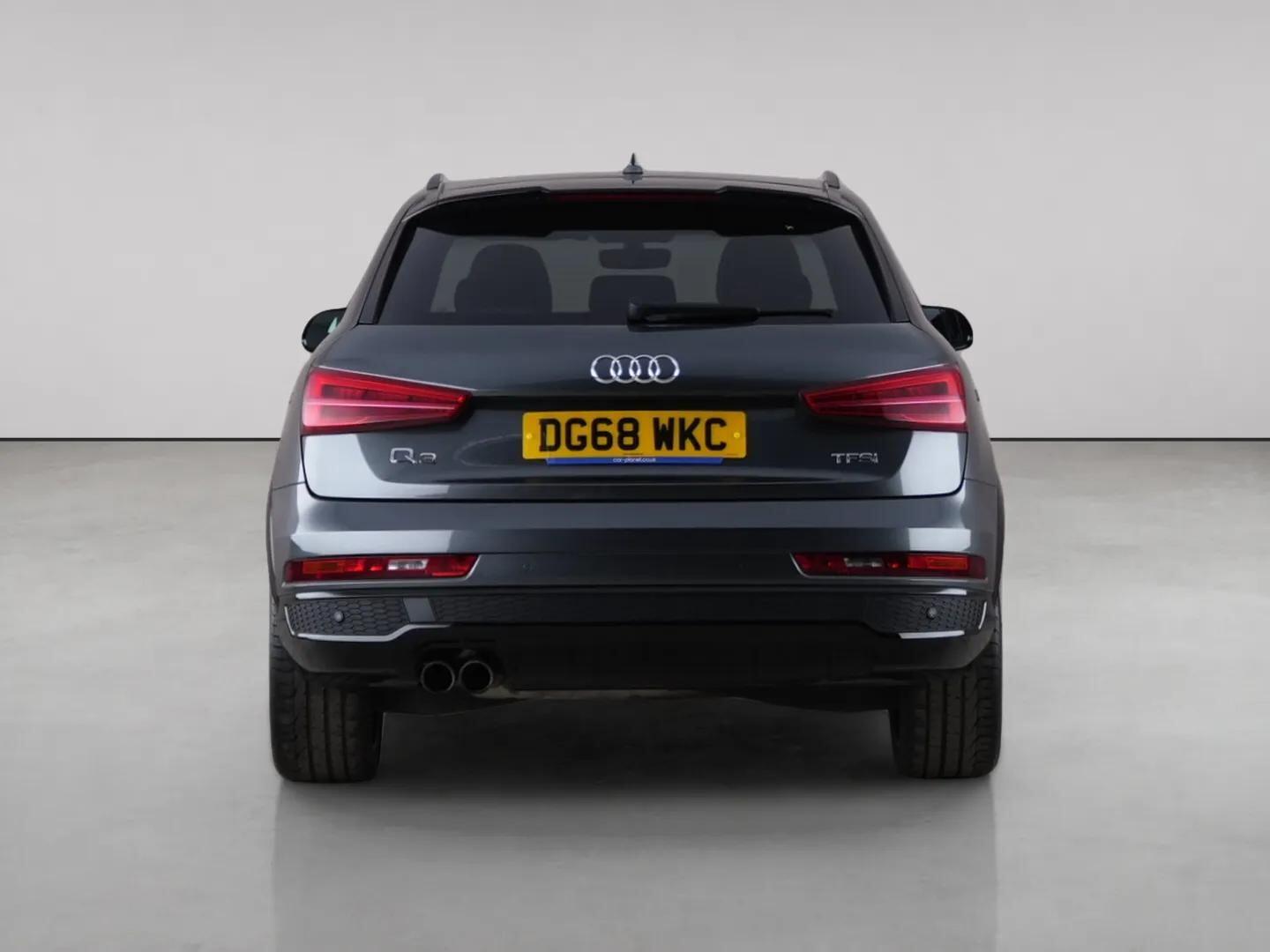 Audi Q3 view 7