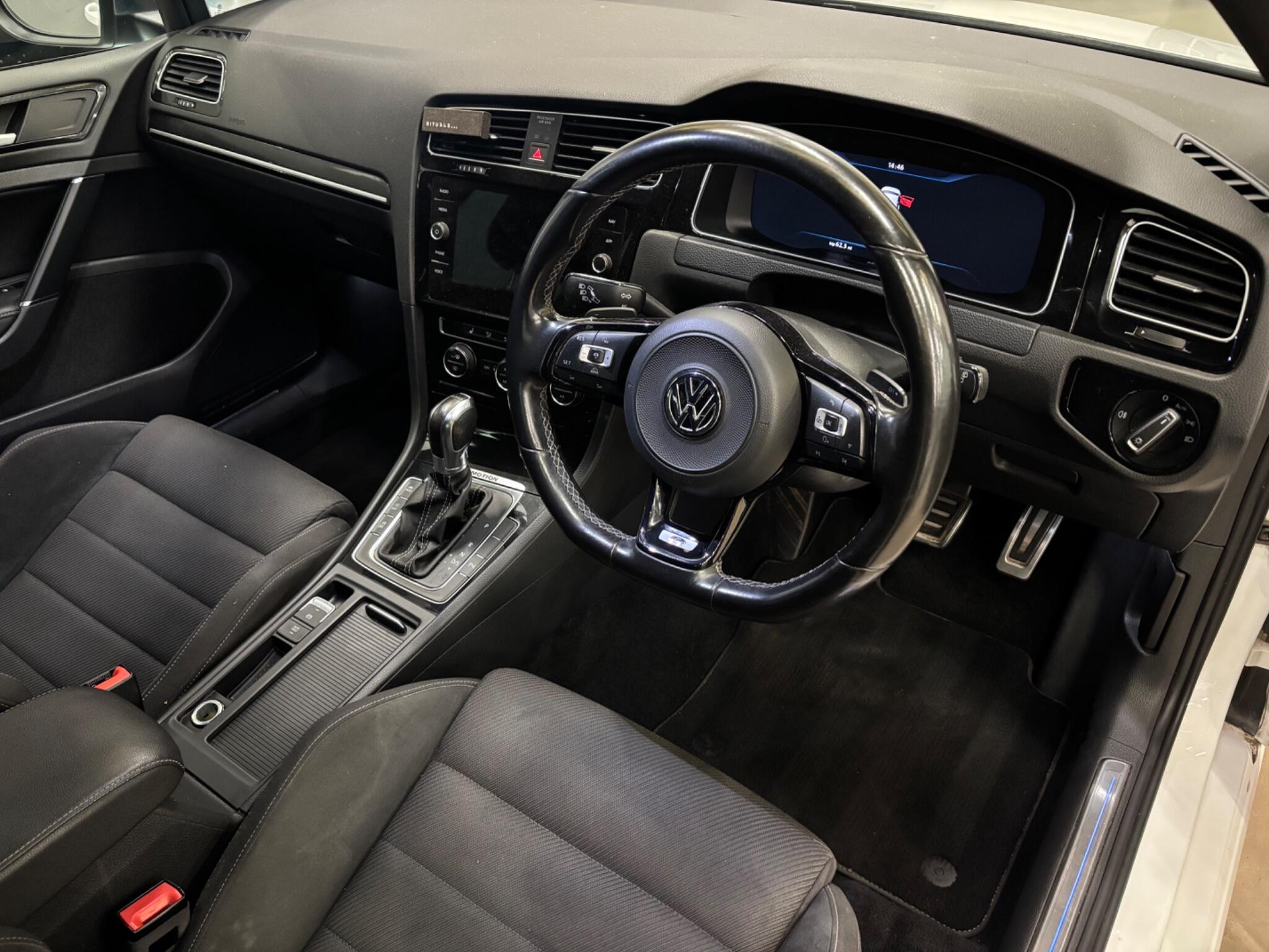 Volkswagen Golf view 5