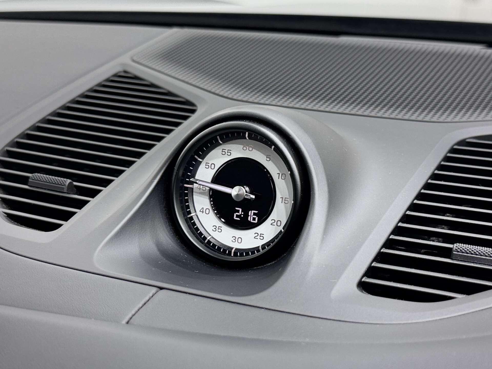 Porsche Cayenne view 44