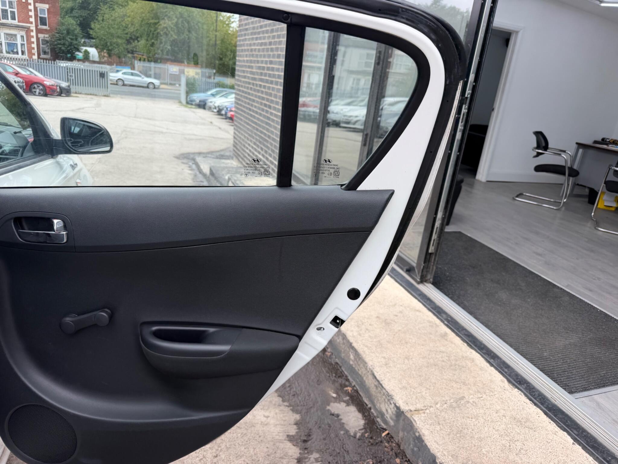Hyundai i20 view 19