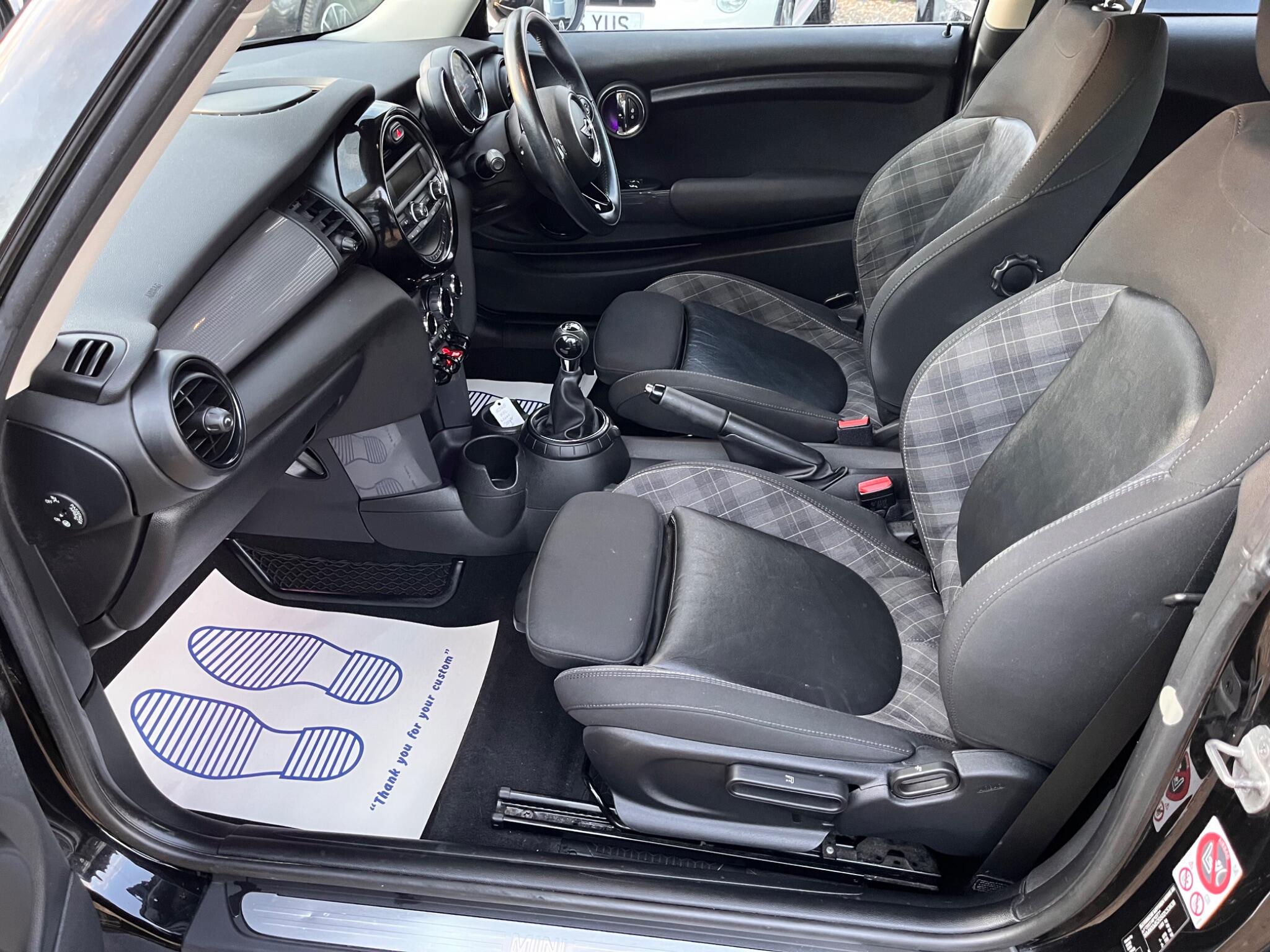 MINI Hatch view 35
