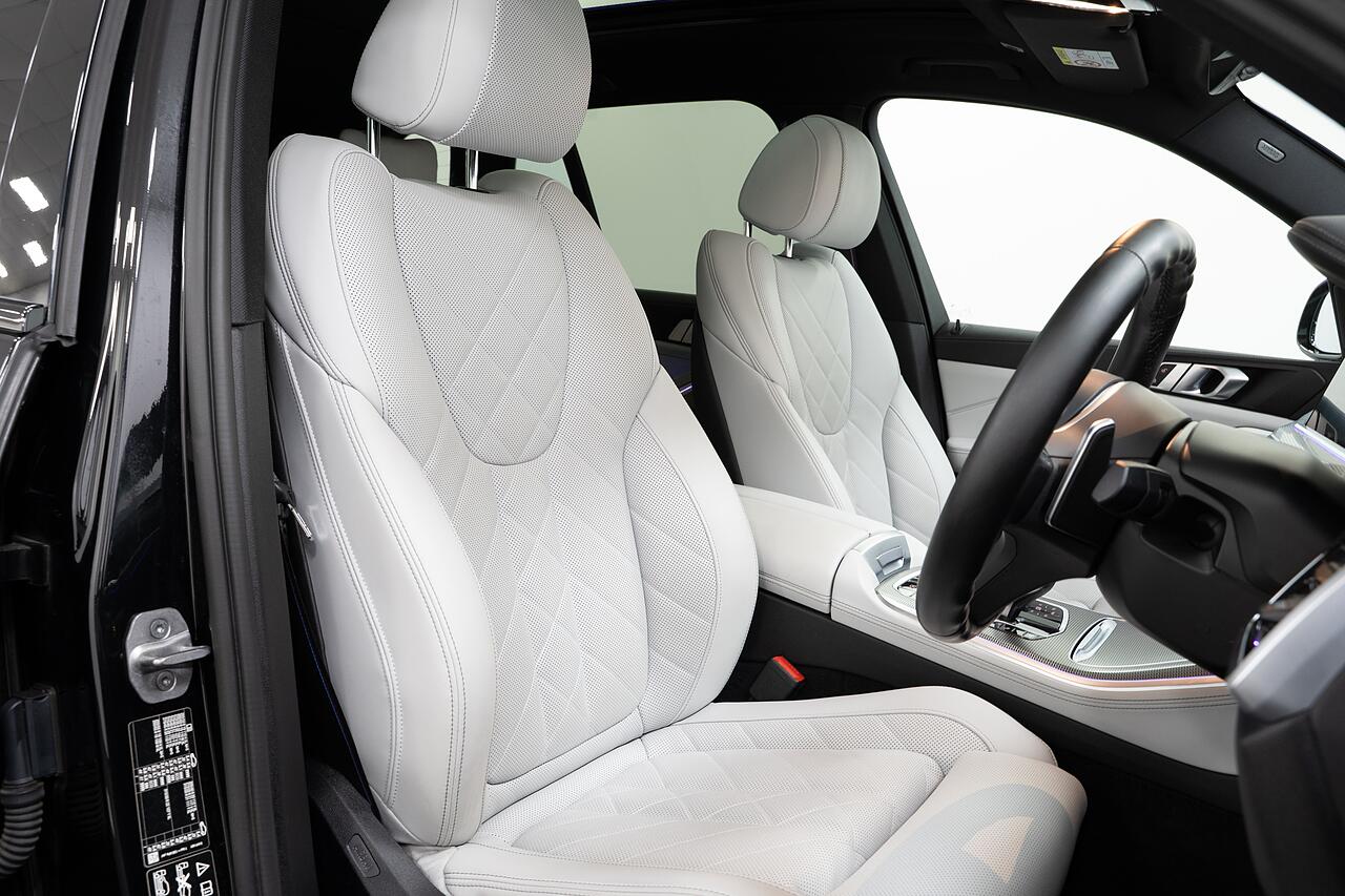 BMW X5 view 4
