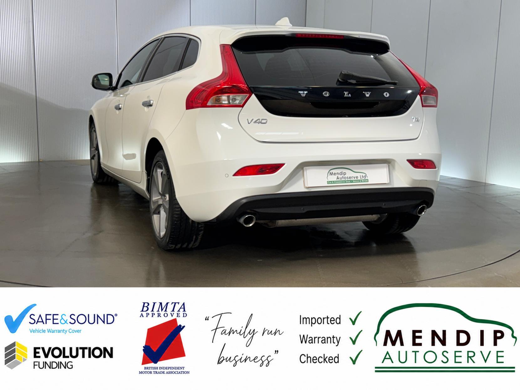 Volvo V40 view 20