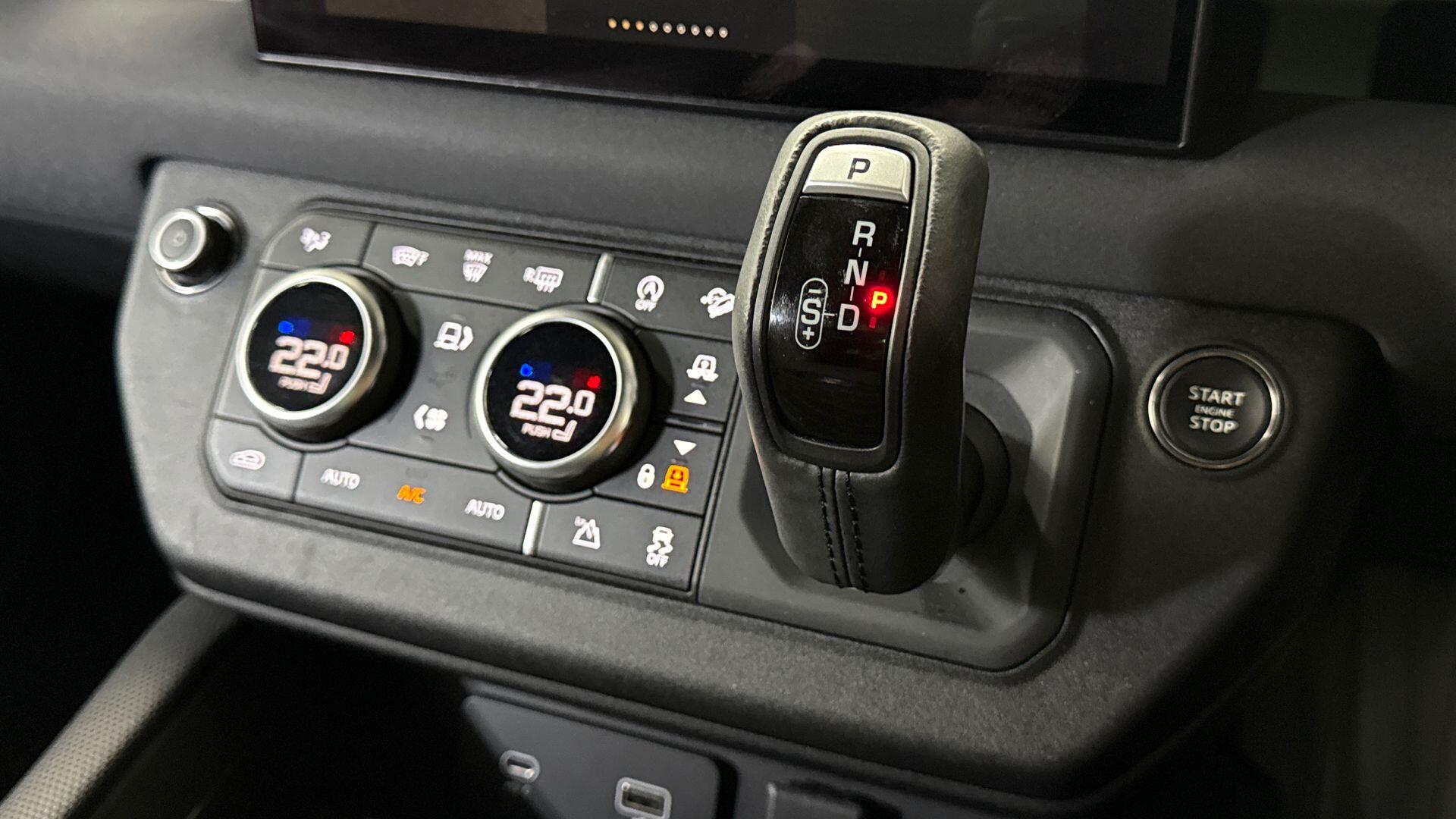 Land Rover Defender view 13